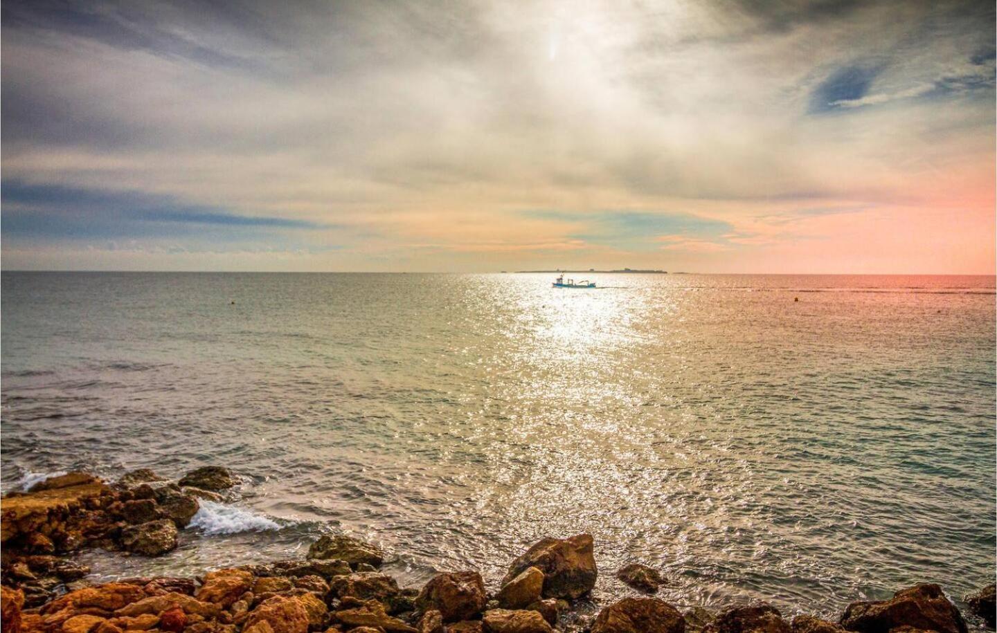 Apartamento Sea View, Walking Distance! Refurbished 2 Bed, Modern. 20 Min. From Alicante Airport *