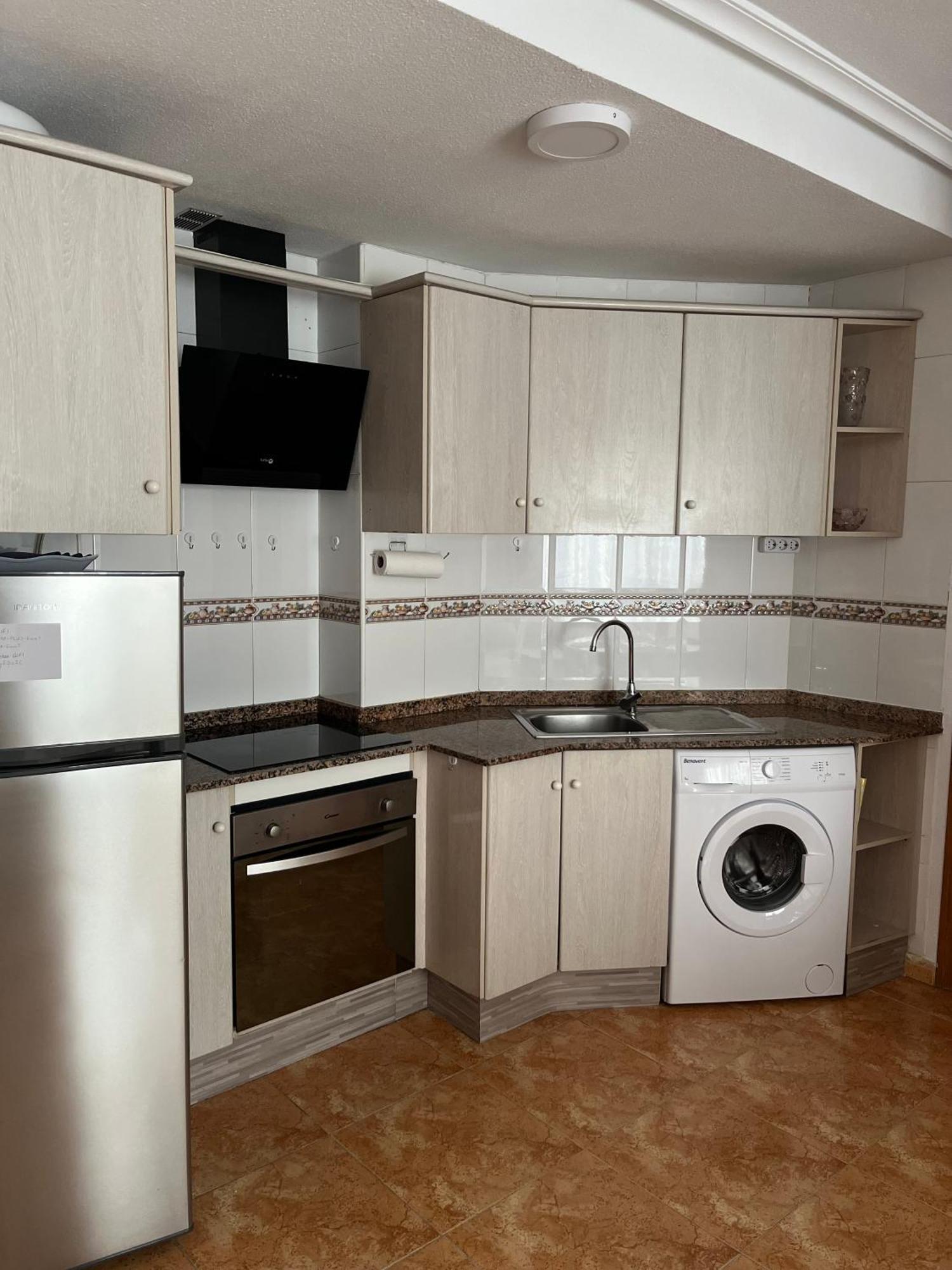 Almuden's Apartment, High-speed Free Wifi, 250m To Beach, The Center Of Torrevieja