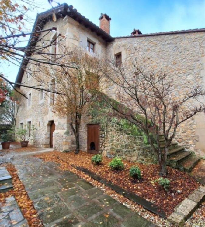 Apartment Palacion De Santillana