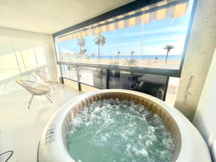 Apartment Apt.glassterrace,jacuzzi,1a Lineasea,piscina. Cullera