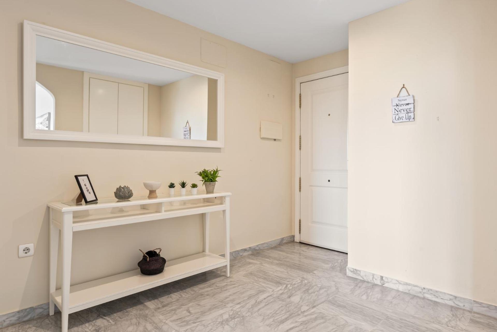 Apartamento Lovely 2-bed 10 Mins Walk From Puerto Banus