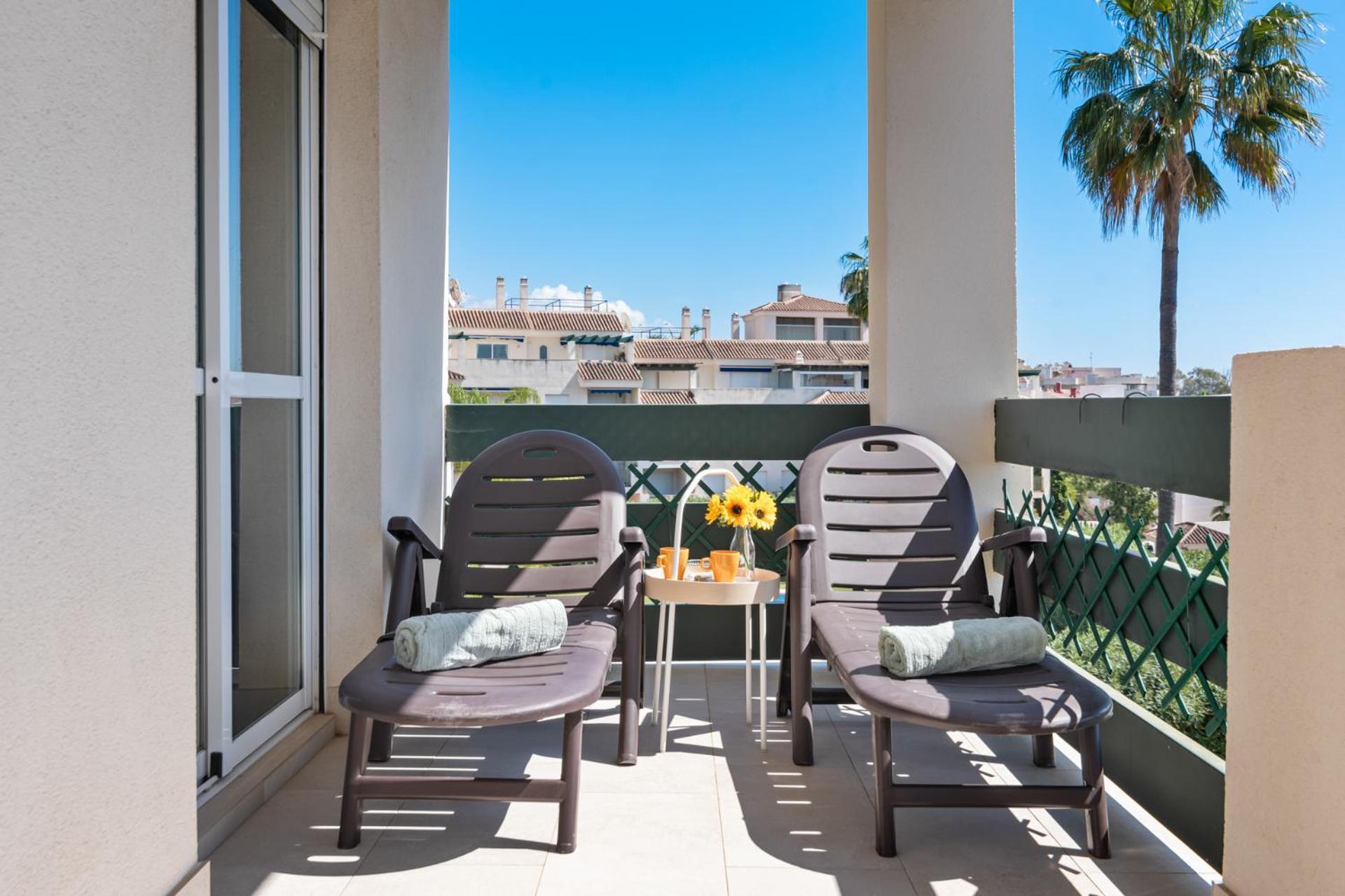Lovely 2-bed 10 Mins Walk From Puerto Banus Apartamento *