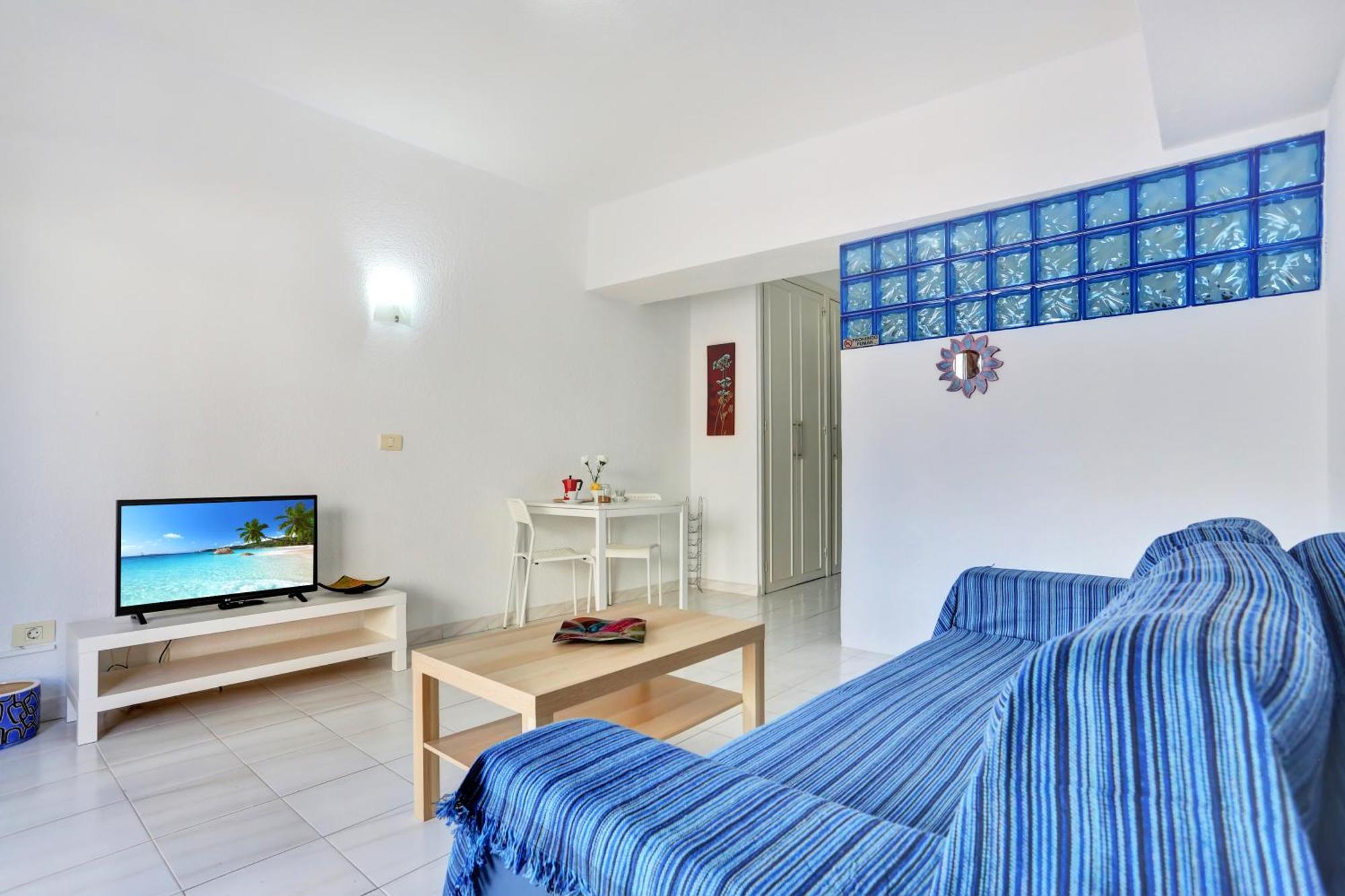Apartment Relaxing Studio, Los Cristianos, Heated Pool, Air Con *
