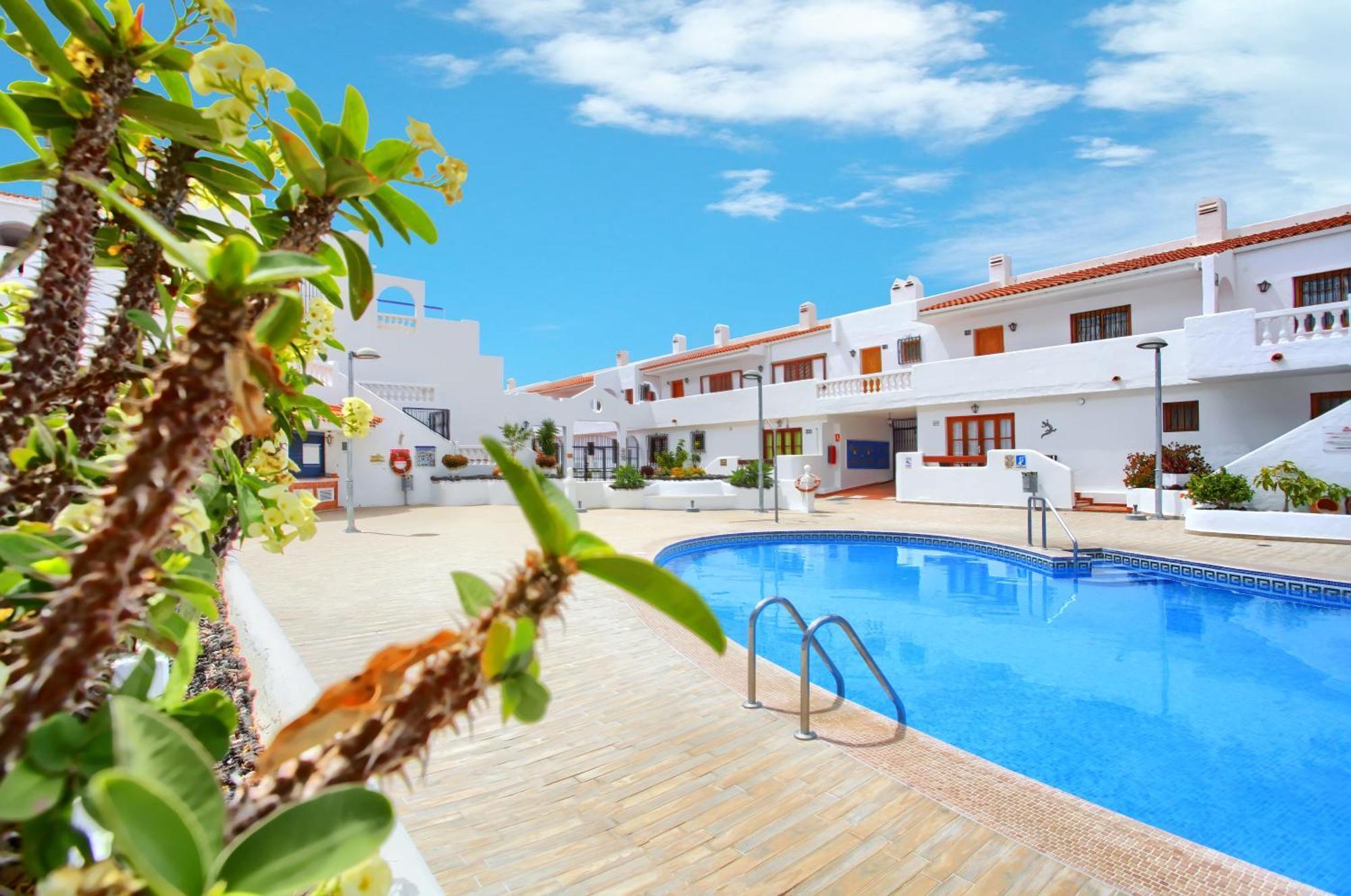 Relaxing Studio, Los Cristianos, Heated Pool, Air Con Apartment