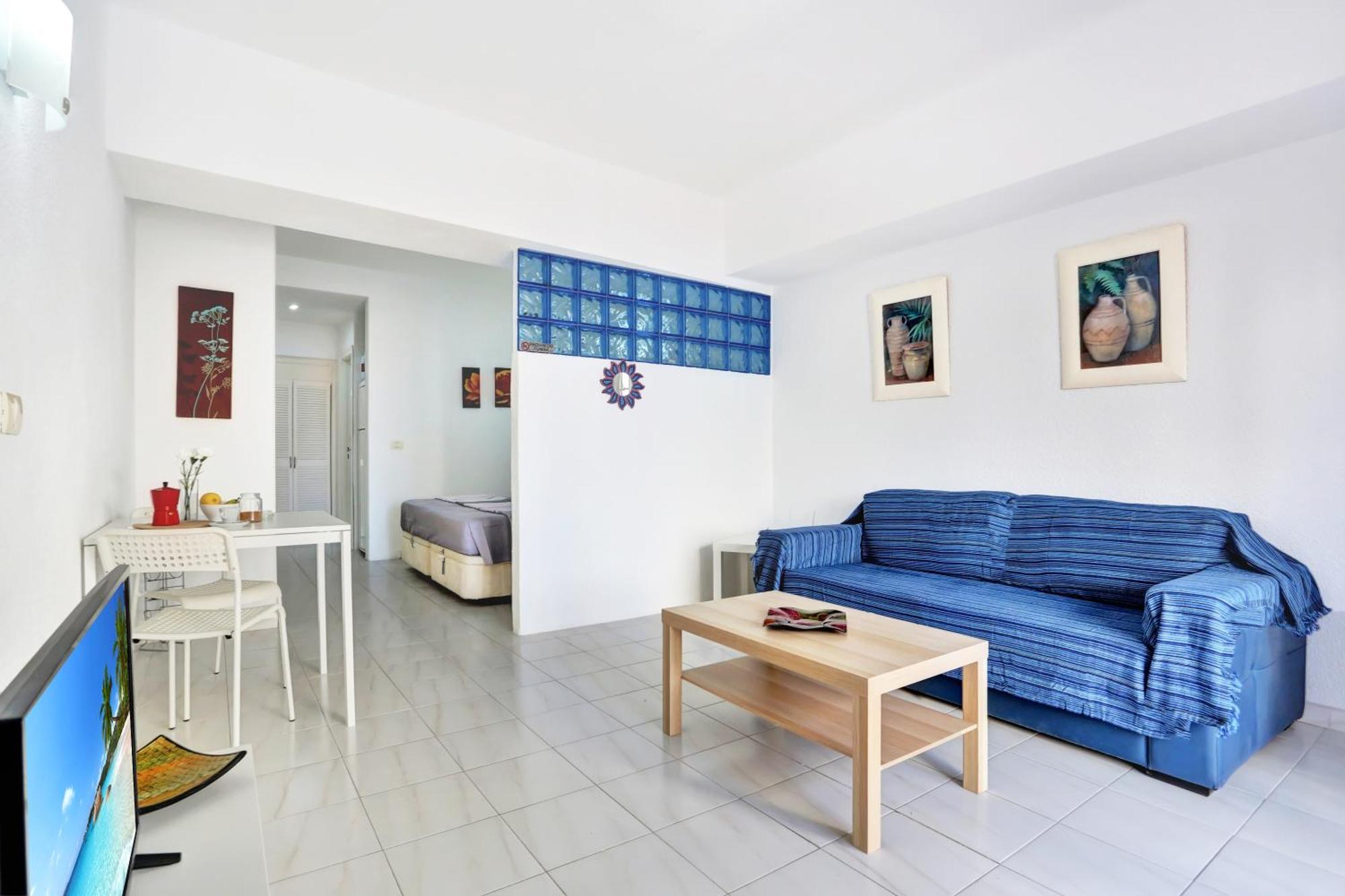 Relaxing Studio, Los Cristianos, Heated Pool, Air Con Apartment *