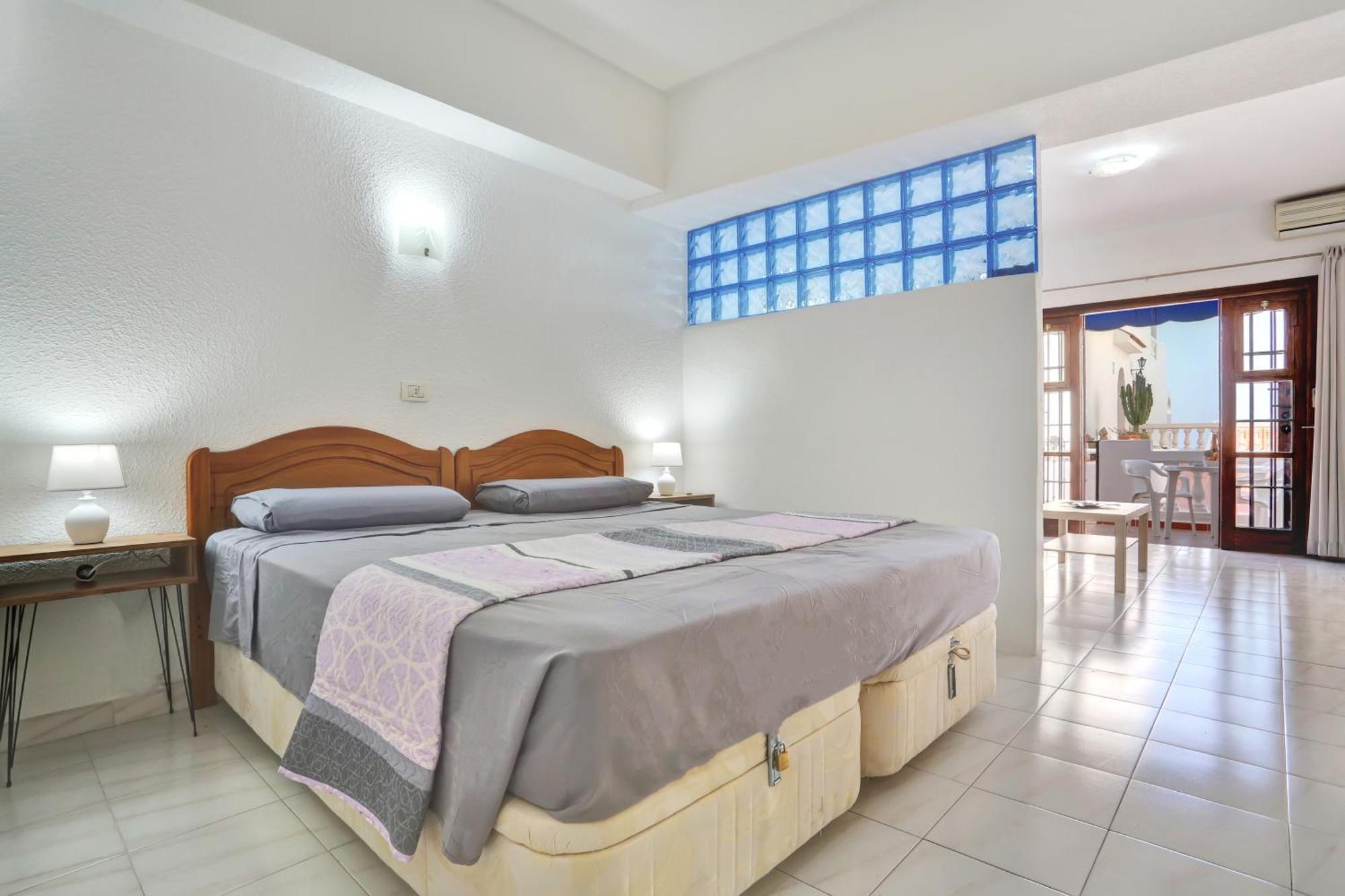 Apartment Relaxing Studio, Los Cristianos, Heated Pool, Air Con
