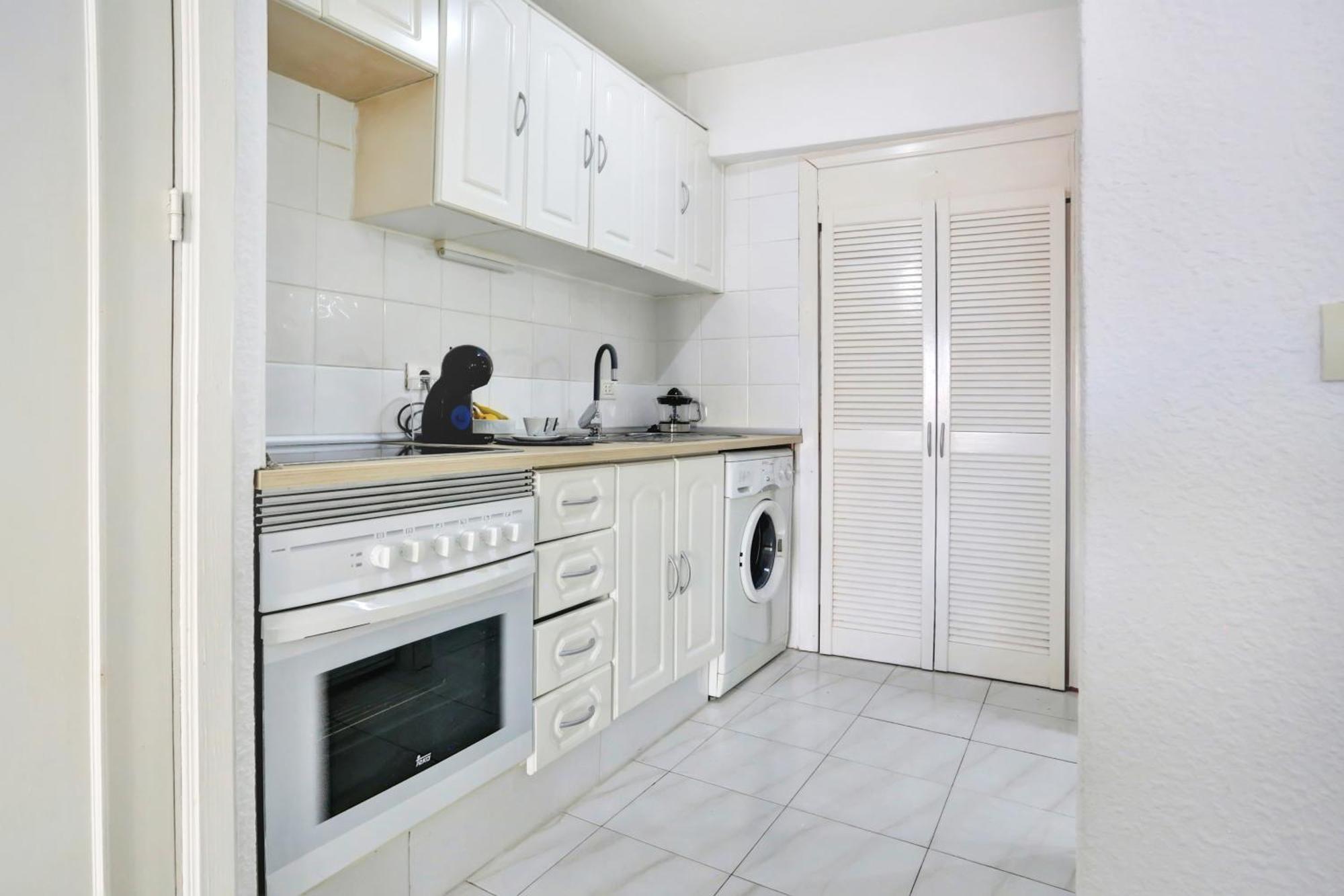 Relaxing Studio, Los Cristianos, Heated Pool, Air Con * Los Cristianos (Tenerife)