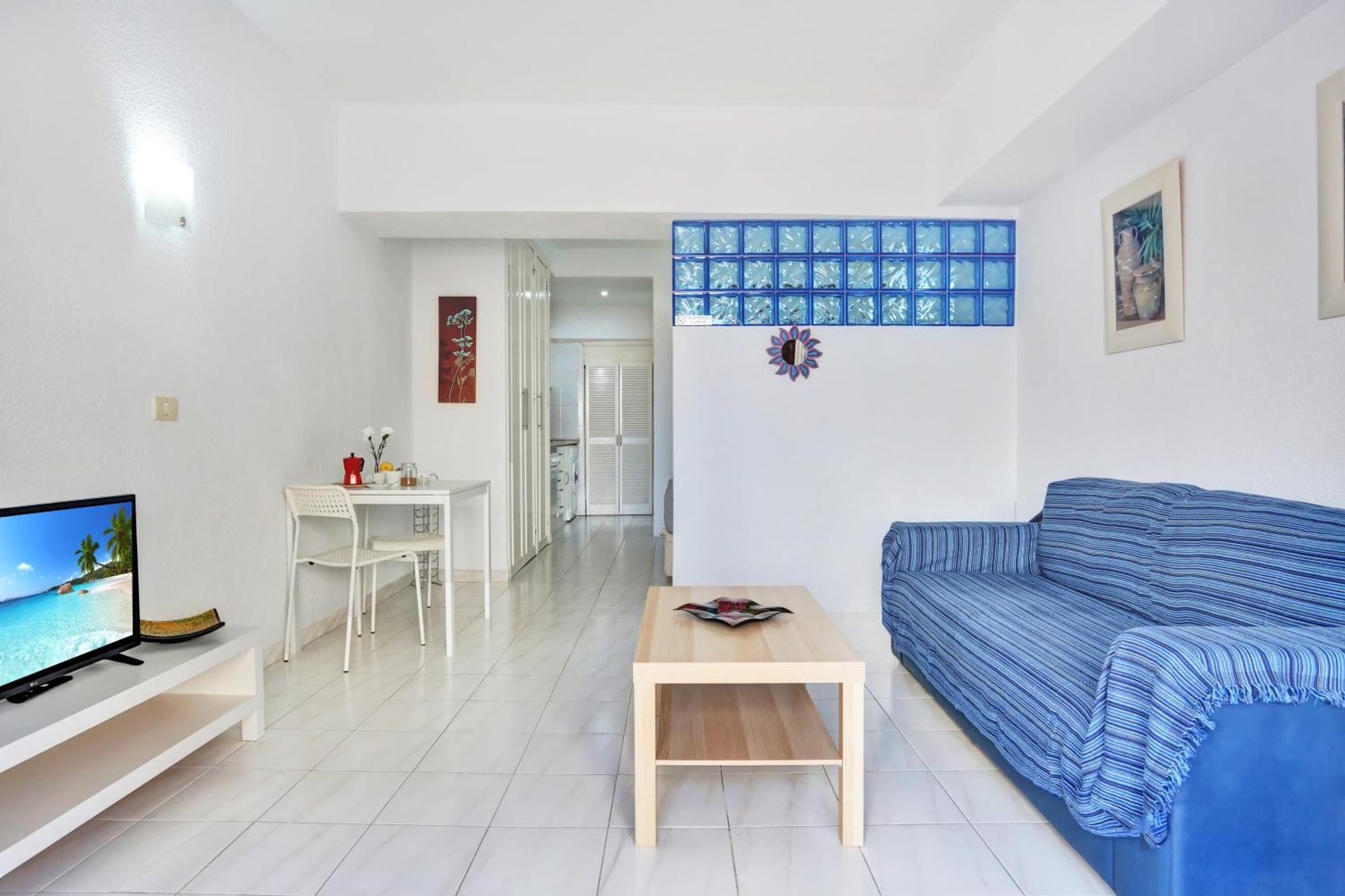 Apartment Relaxing Studio, Los Cristianos, Heated Pool, Air Con *