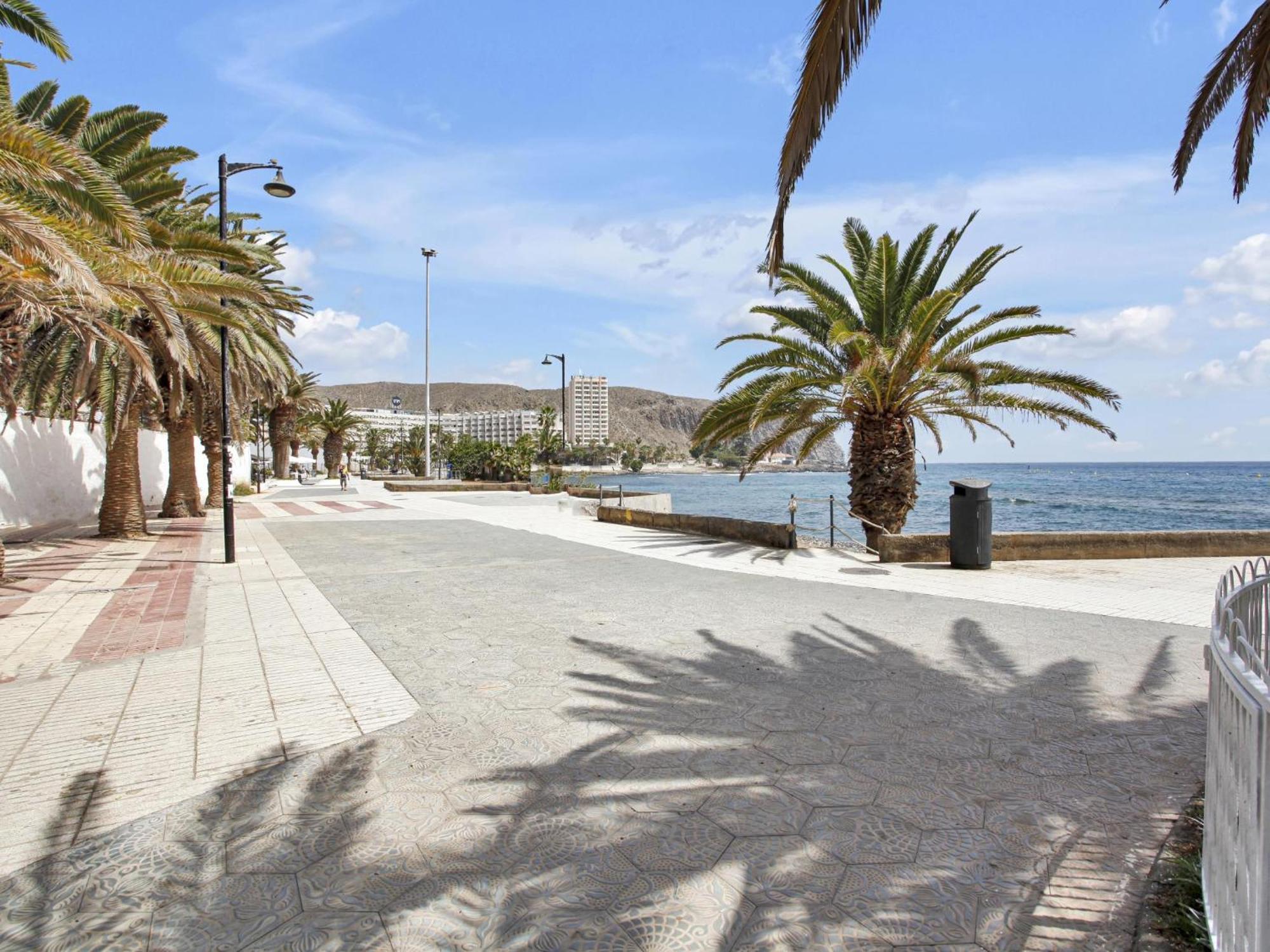 Relaxing Studio, Los Cristianos, Heated Pool, Air Con * Los Cristianos (Tenerife)