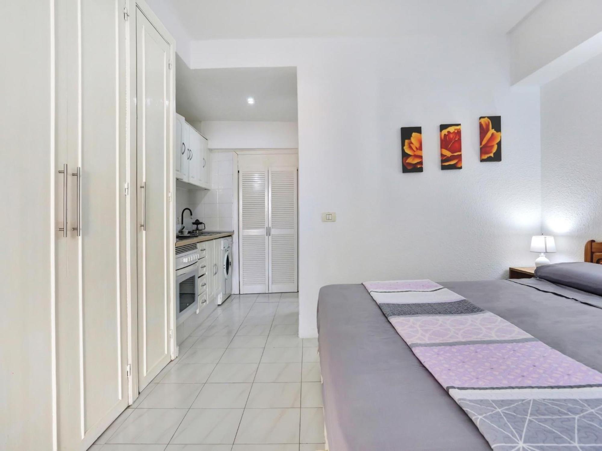 Apartment Relaxing Studio, Los Cristianos, Heated Pool, Air Con