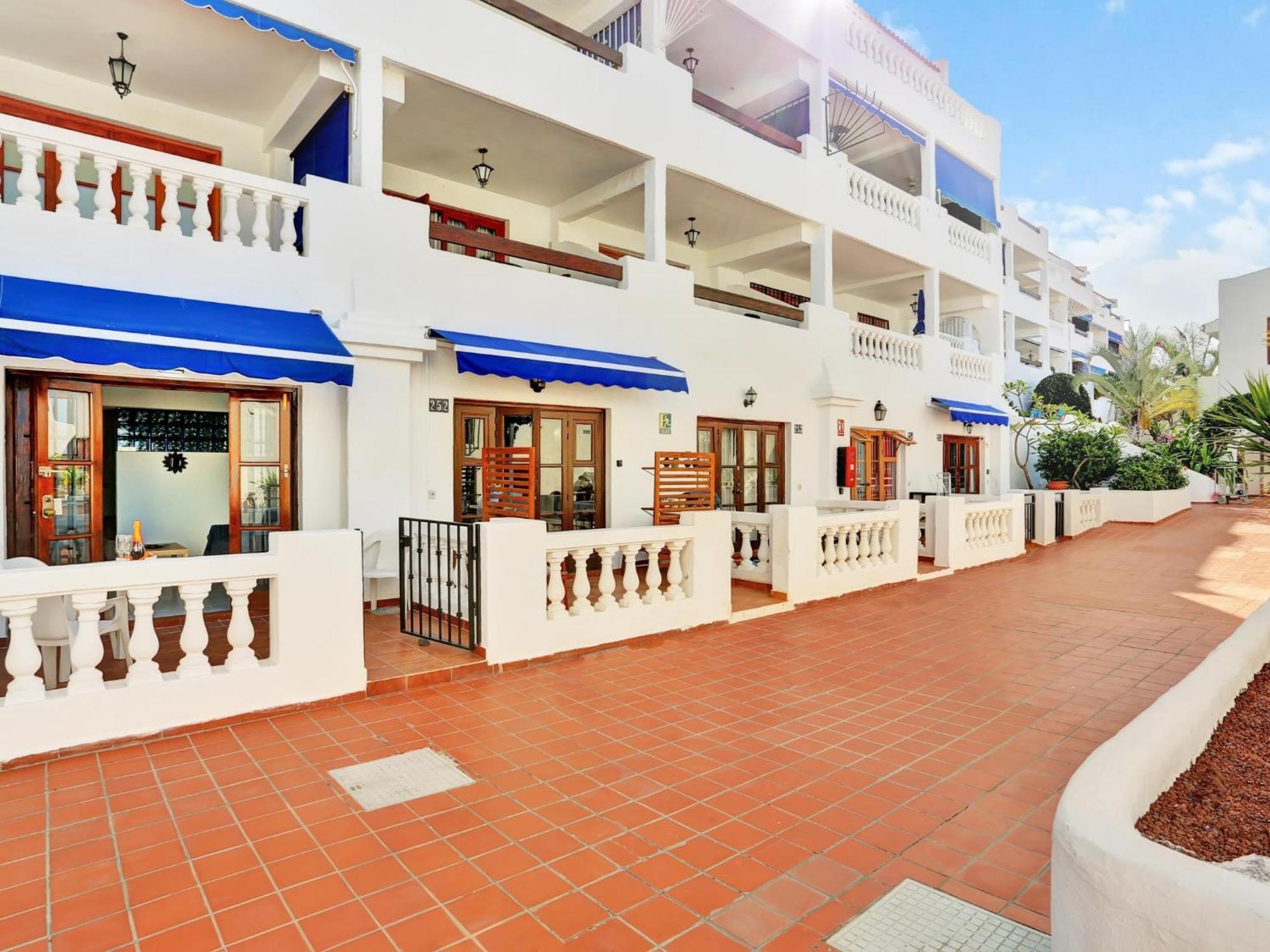 Apartment Relaxing Studio, Los Cristianos, Heated Pool, Air Con *