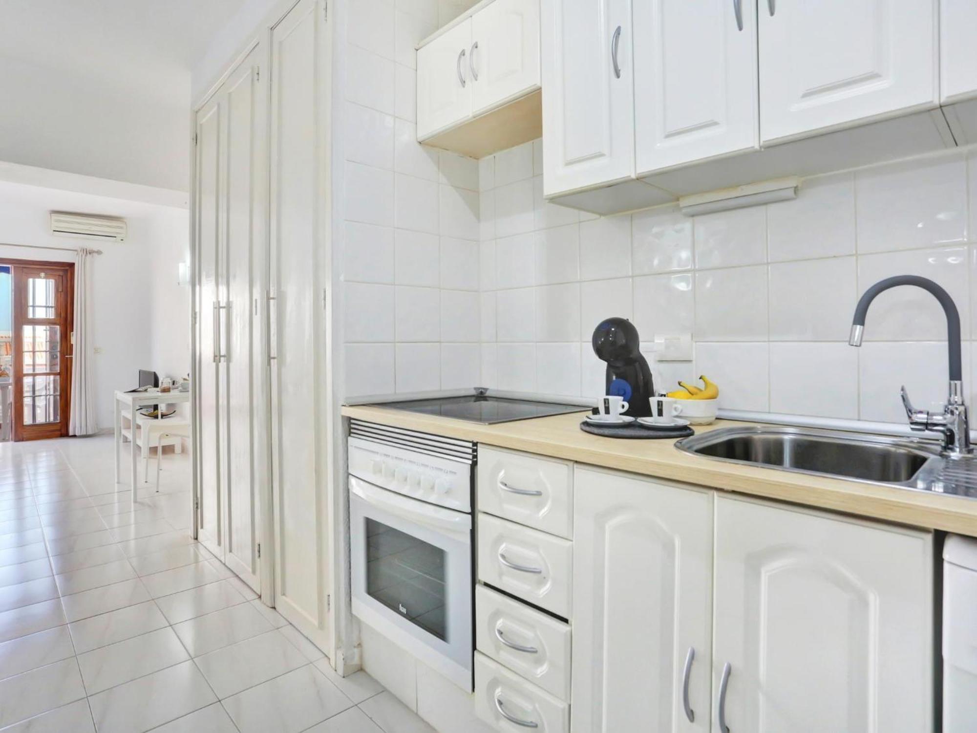 Relaxing Studio, Los Cristianos, Heated Pool, Air Con *