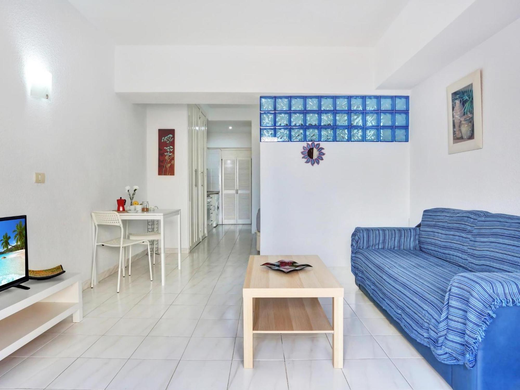 Relaxing Studio, Los Cristianos, Heated Pool, Air Con Apartment *