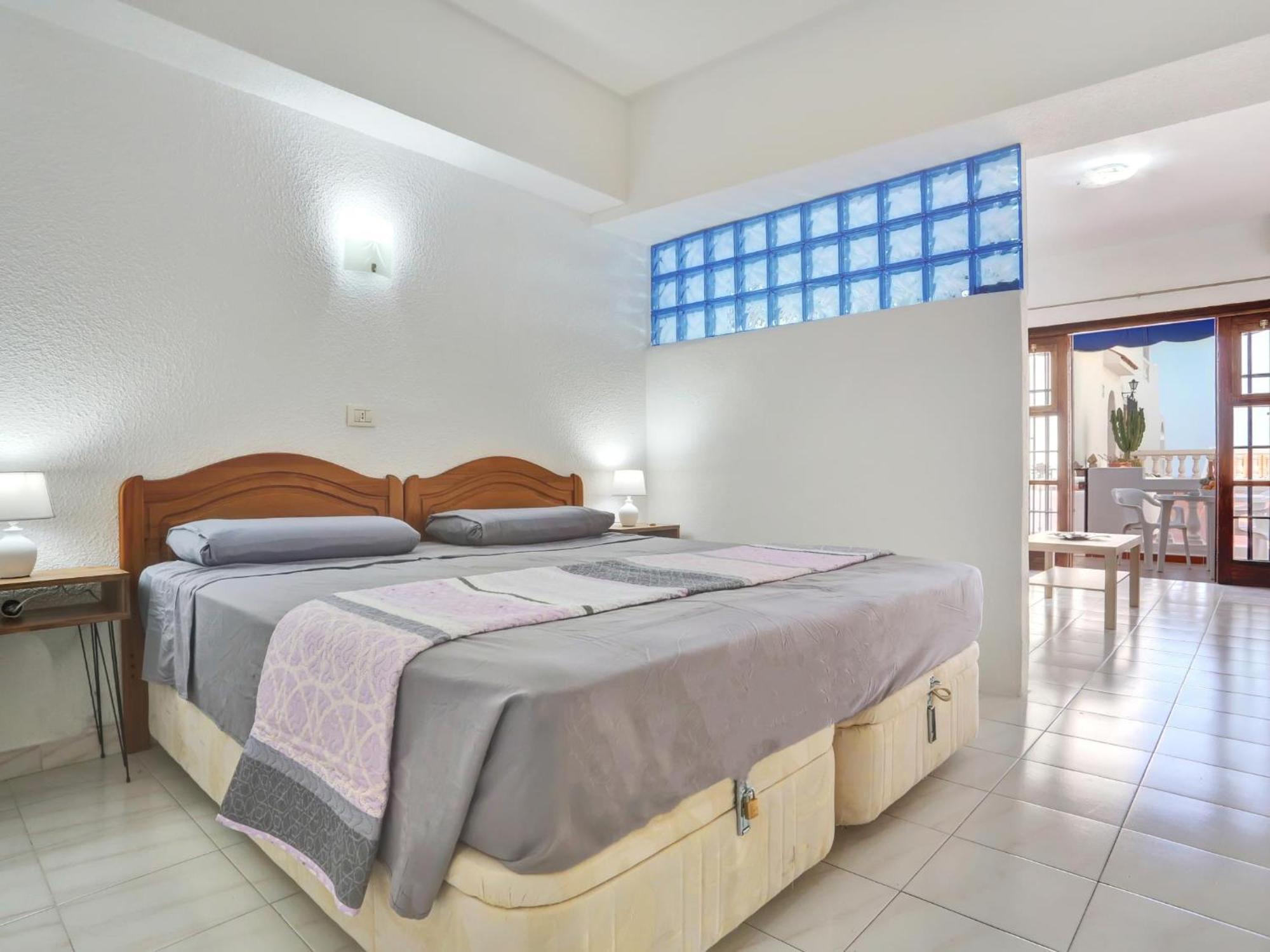 Relaxing Studio, Los Cristianos, Heated Pool, Air Con Los Cristianos (Tenerife)