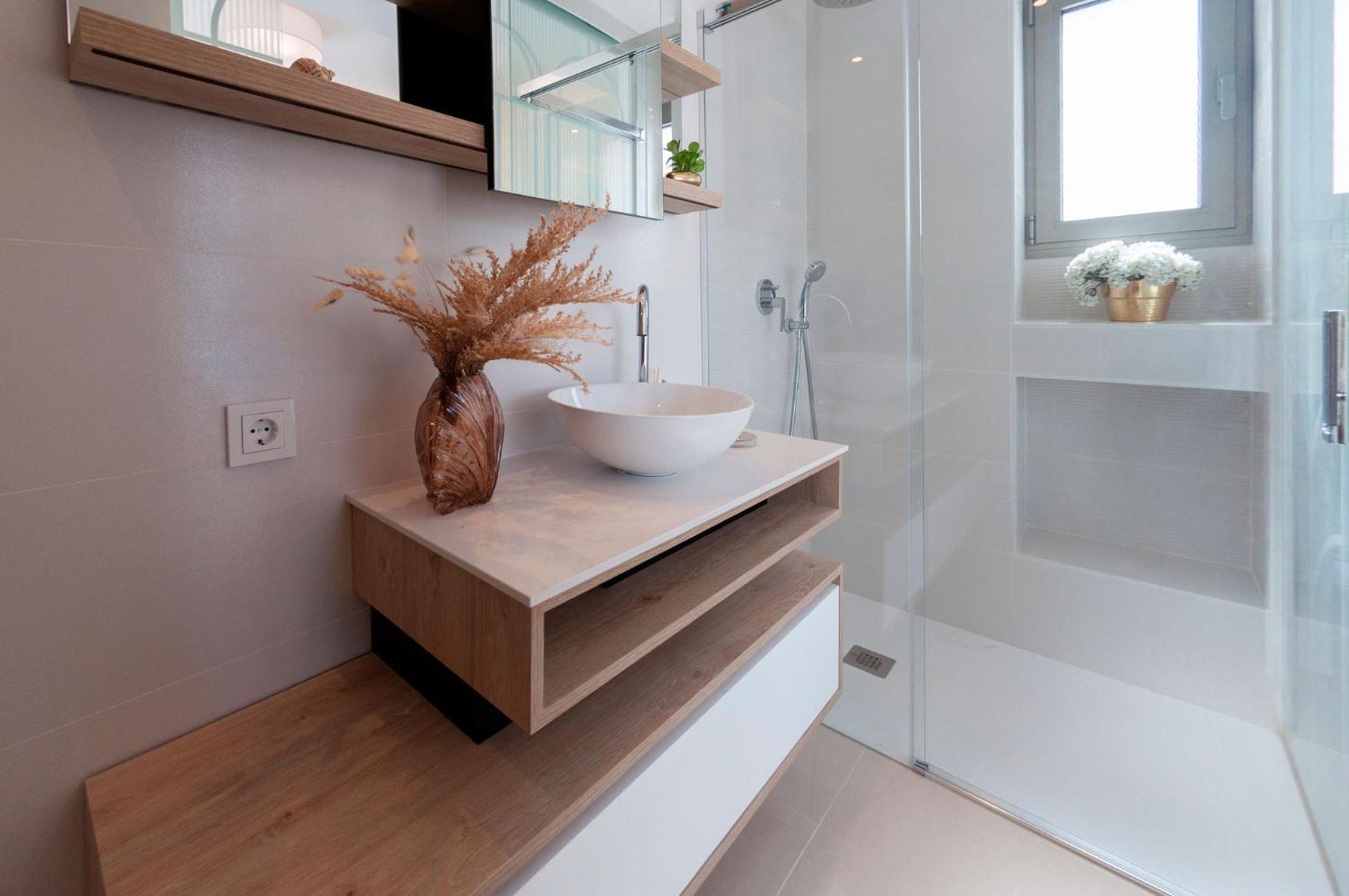 De Sol In Alcazares With 4 Bedrooms, Private Swimming Pool, Sauna And Jacuzzi. Villa *