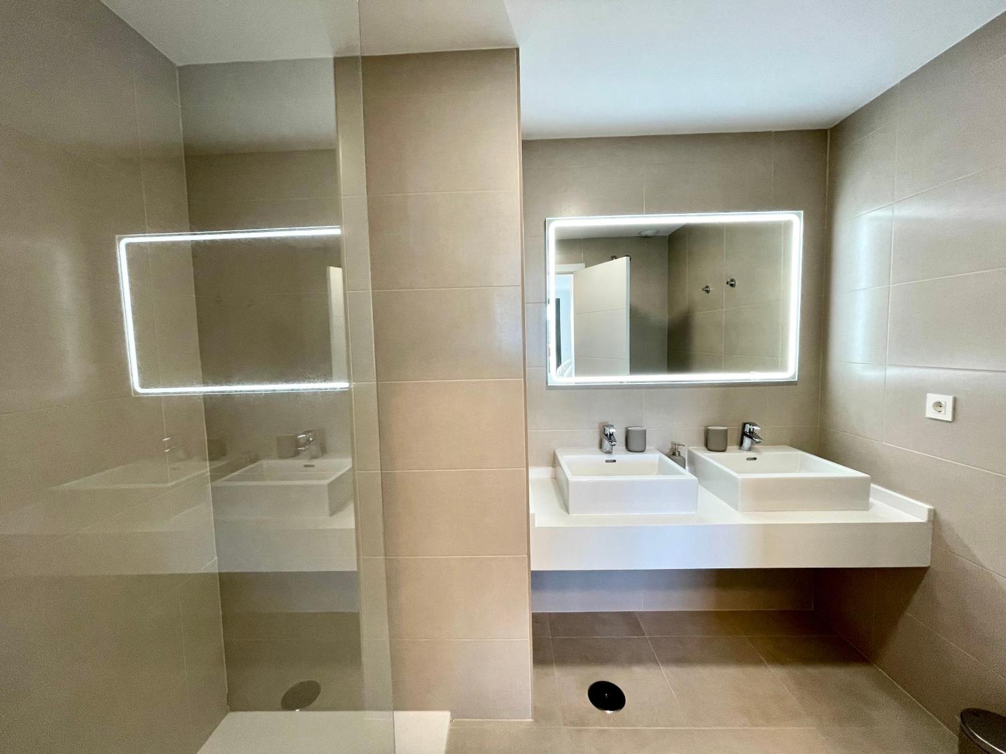 Three Bedroom Vacation Paradise Apartment