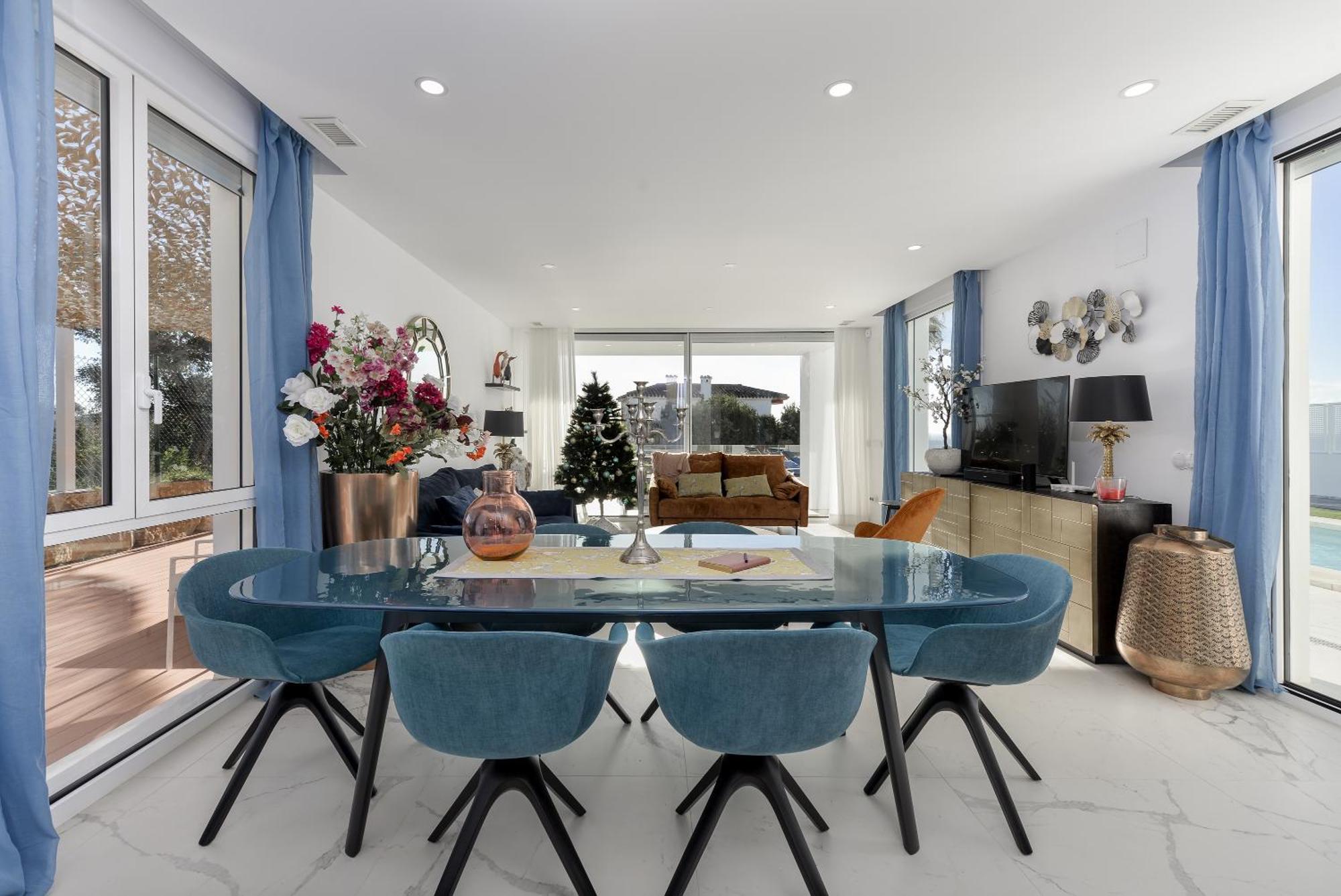 Luxurious Moga Overlooking The Sea And Gibraltar Villa *