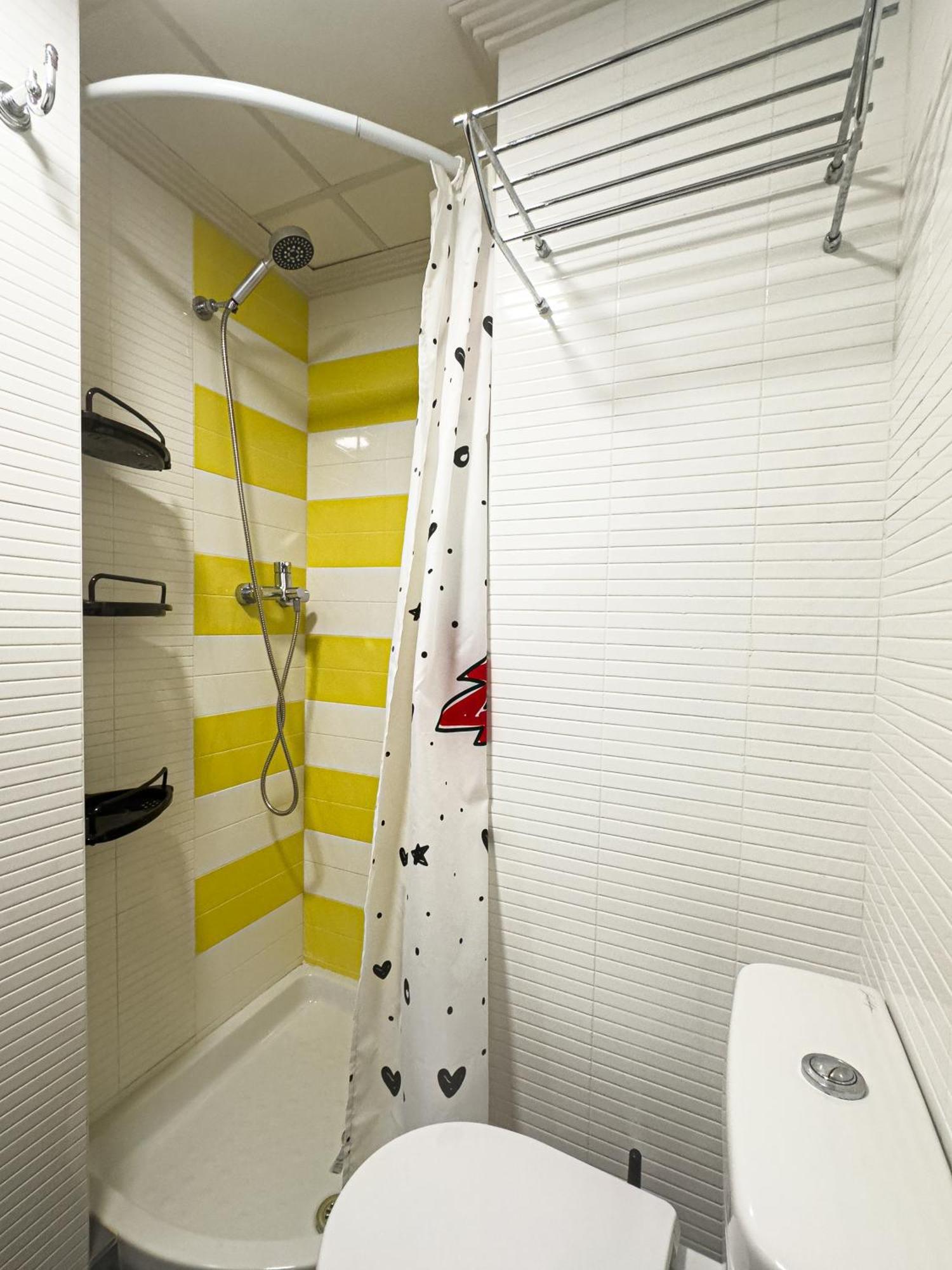Apartamento Con Jardín En Primera Linea De Playa Con Parking Y Piscina