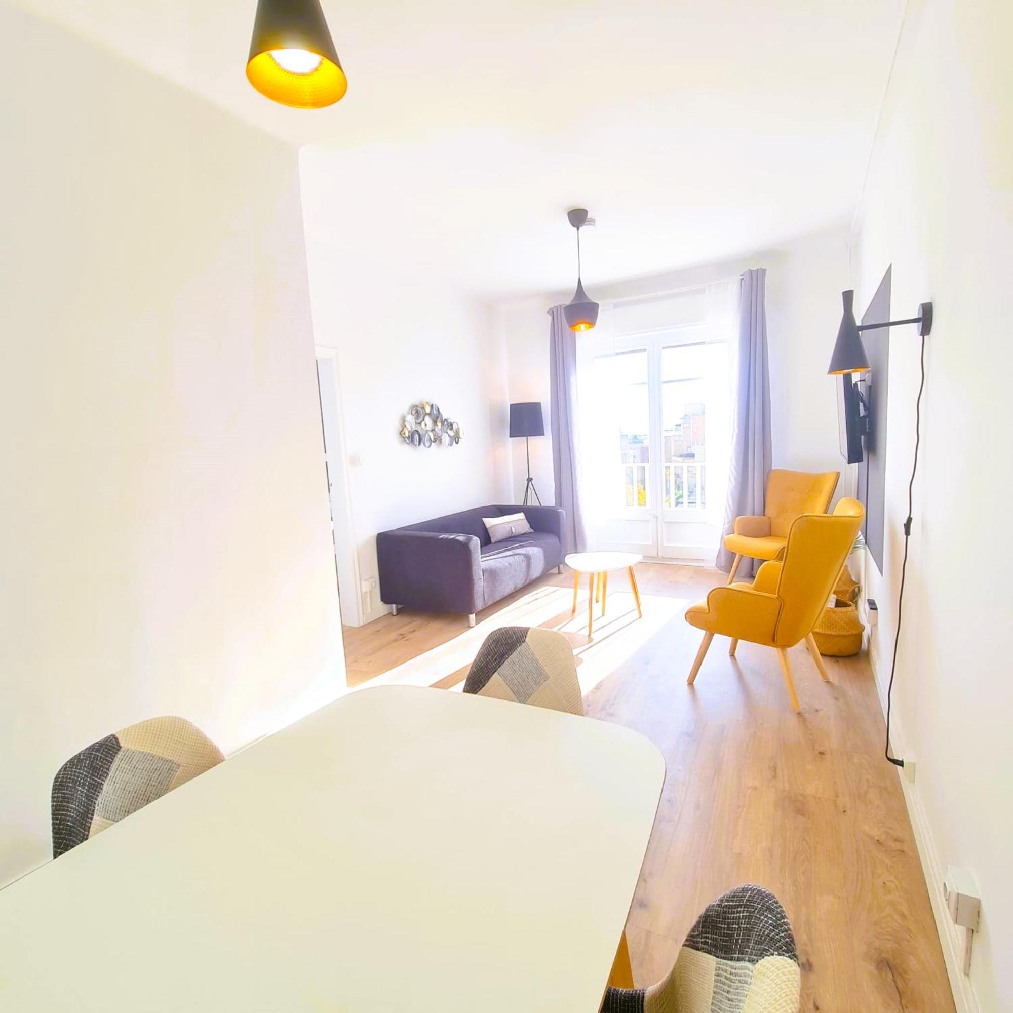 Apartamento G74 Avenida Gaudi 4 Bedrooms With Balcony- Sagrada Familia Barcelona