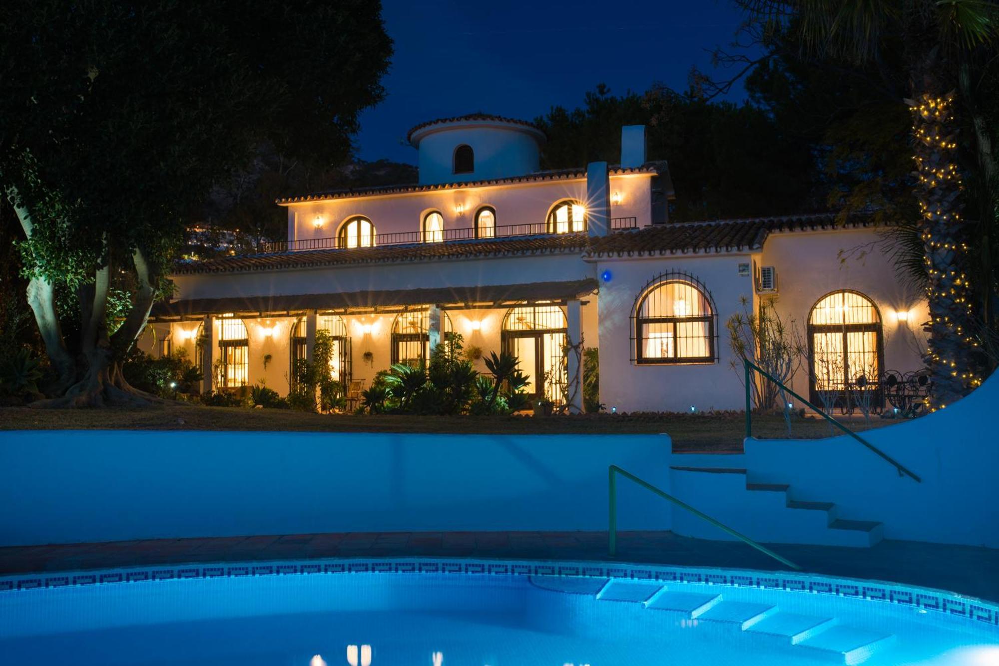 Luxury El Toril - With Heated Pool & Scenic Views
