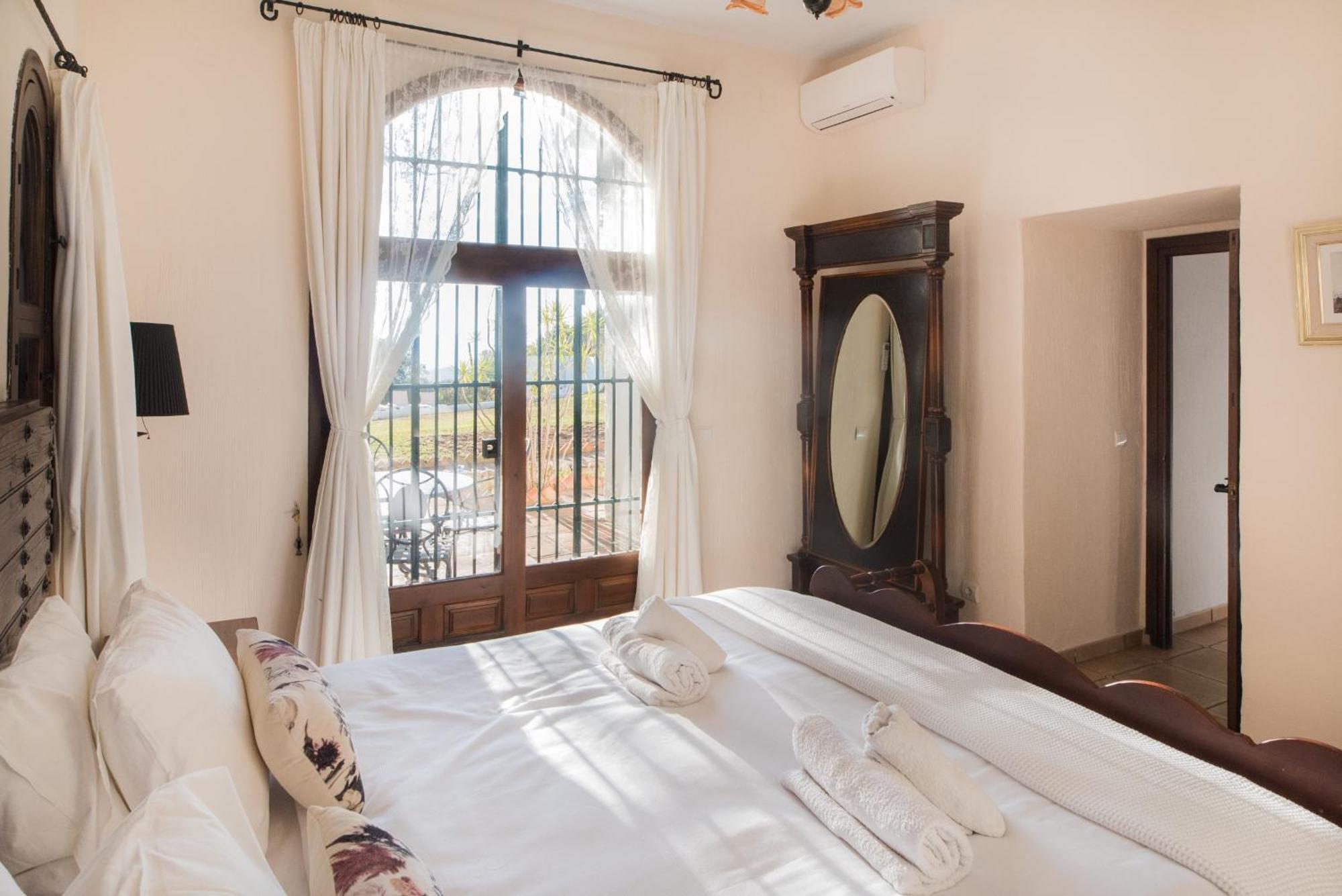 Villa Luxury El Toril - With Heated Pool & Scenic Views *