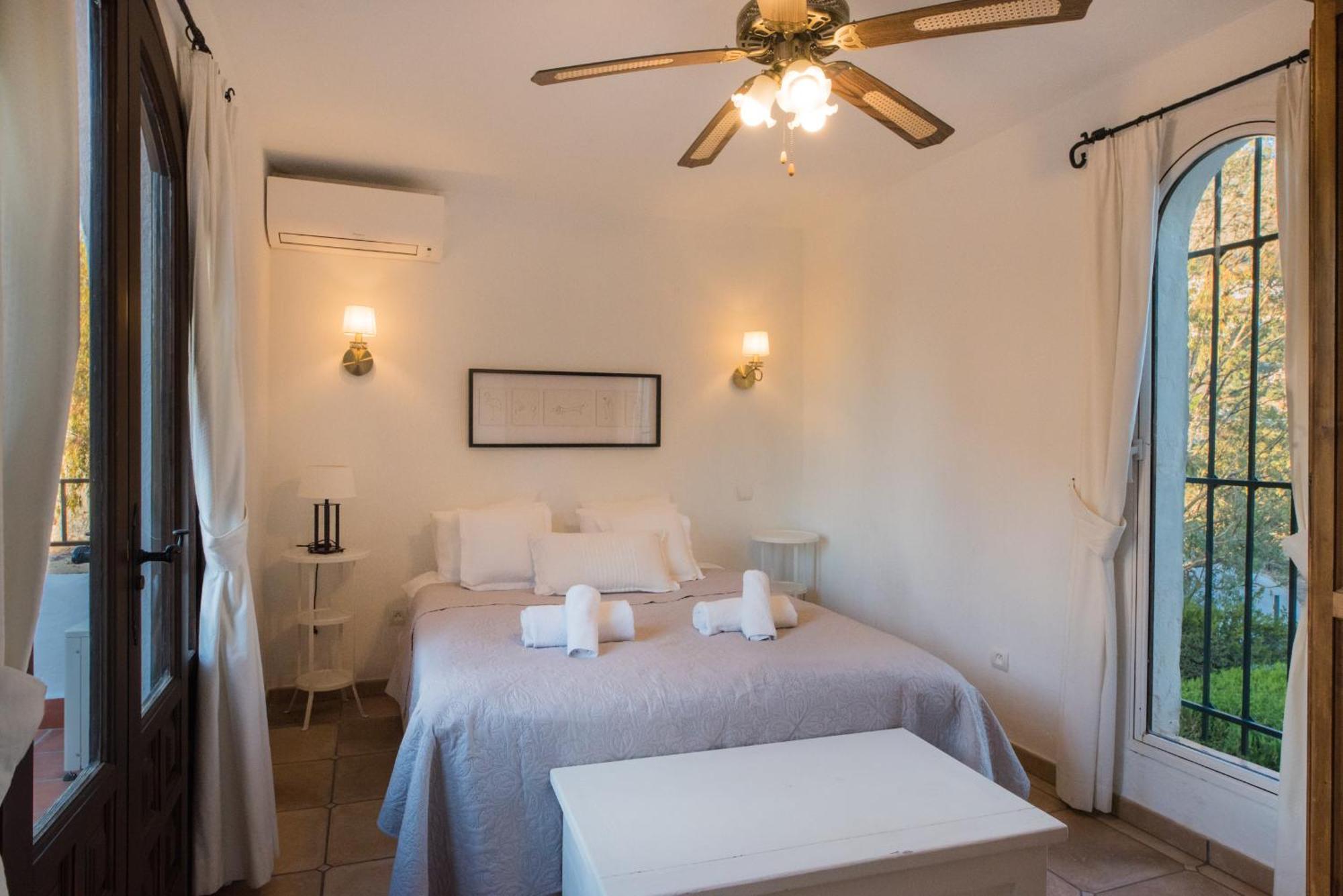 Villa Luxury El Toril - With Heated Pool & Scenic Views