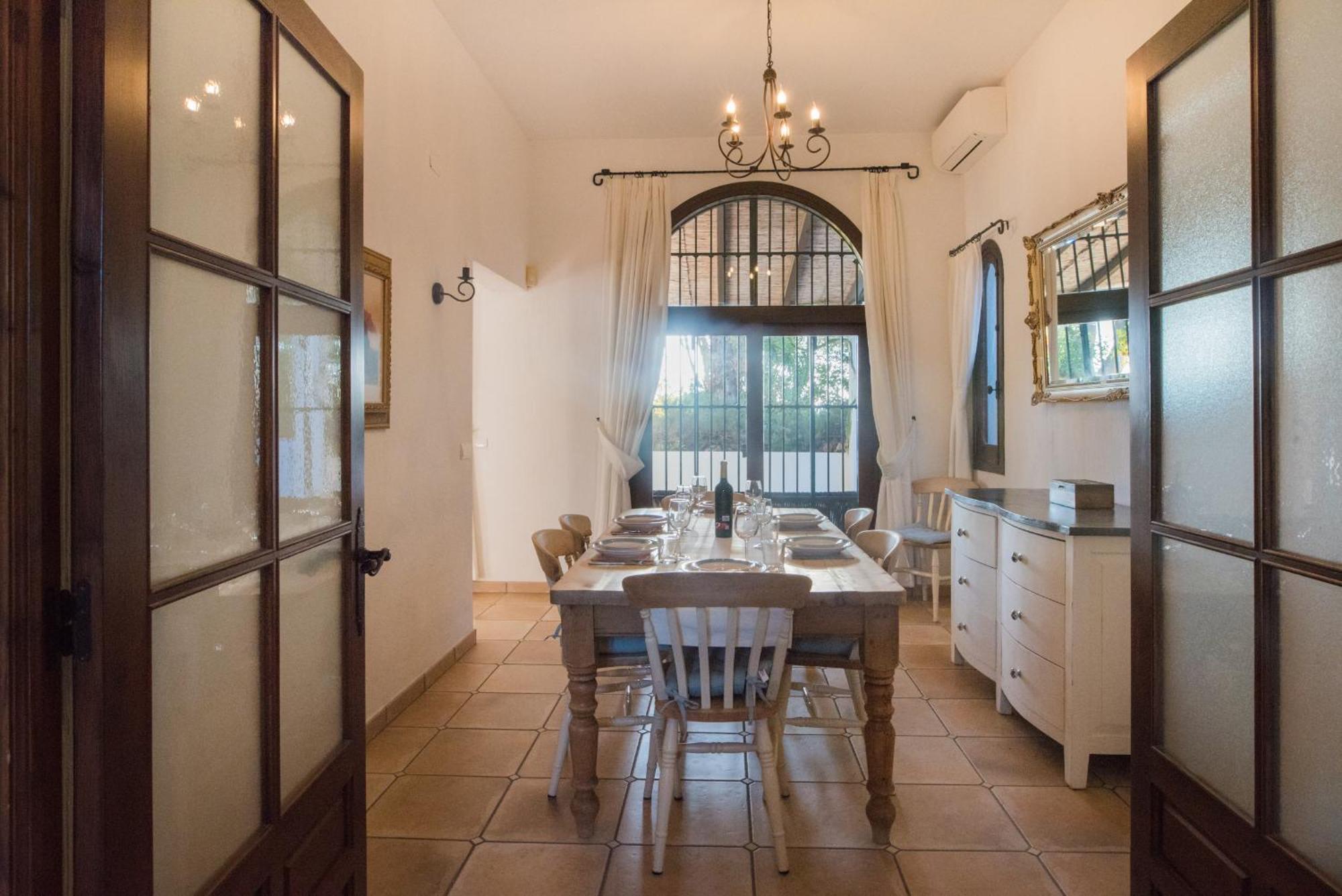 Villa Luxury El Toril - With Heated Pool & Scenic Views *