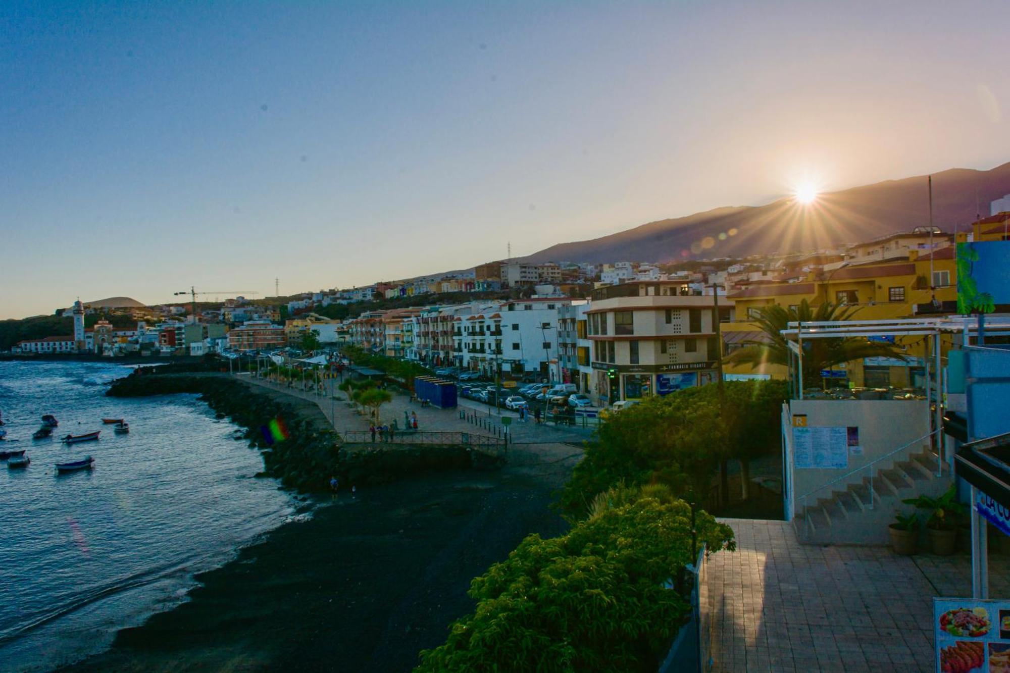 Apartamento Cozy With Pool, Parking And Sea View