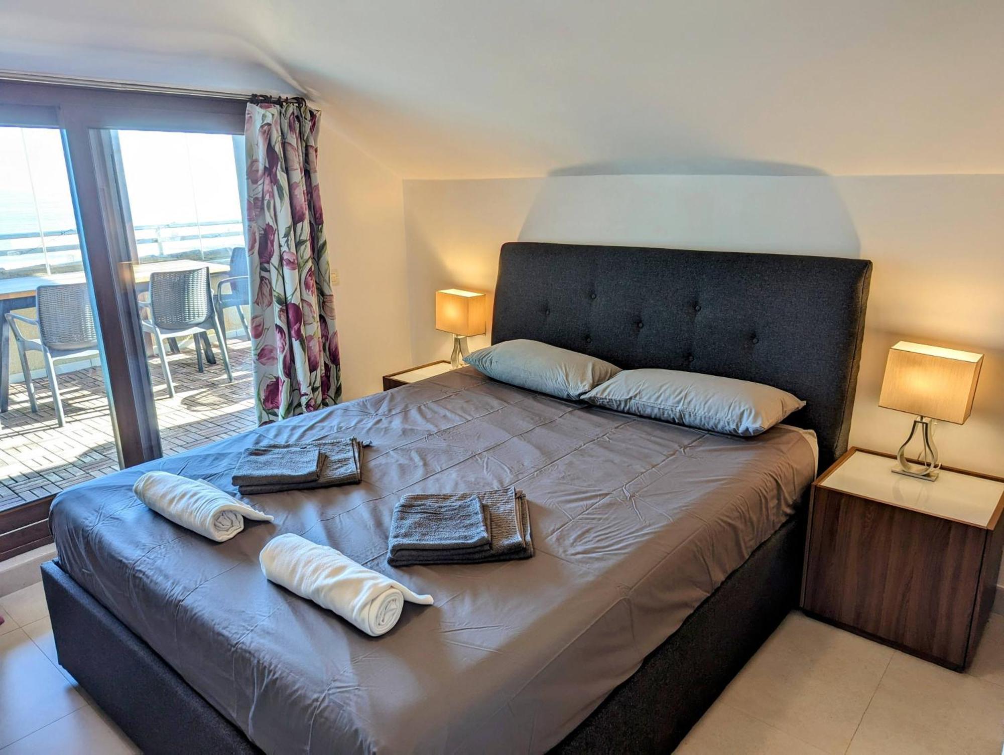Modern Penthouse - 1 Min From The