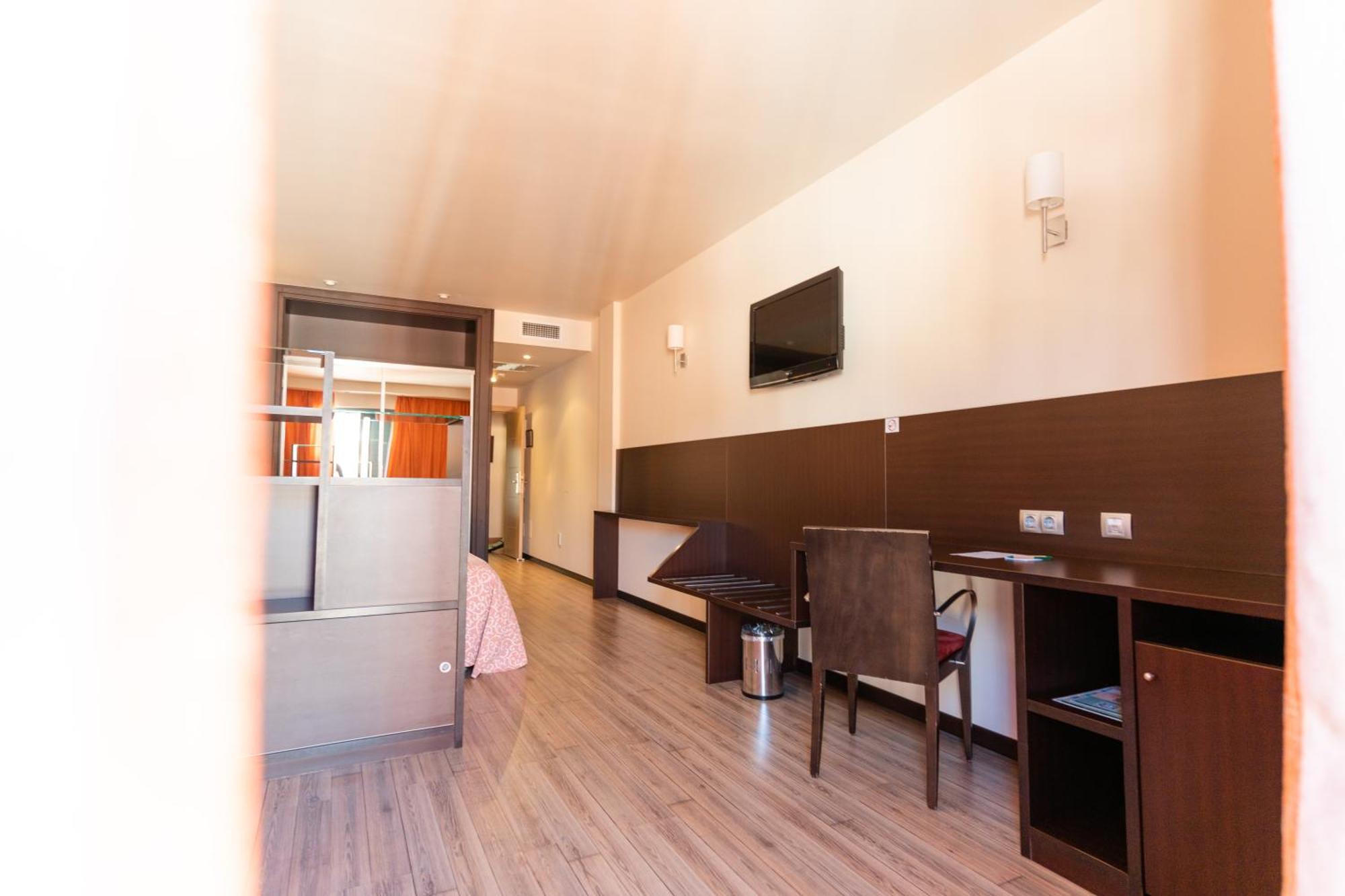 Loar Hotel