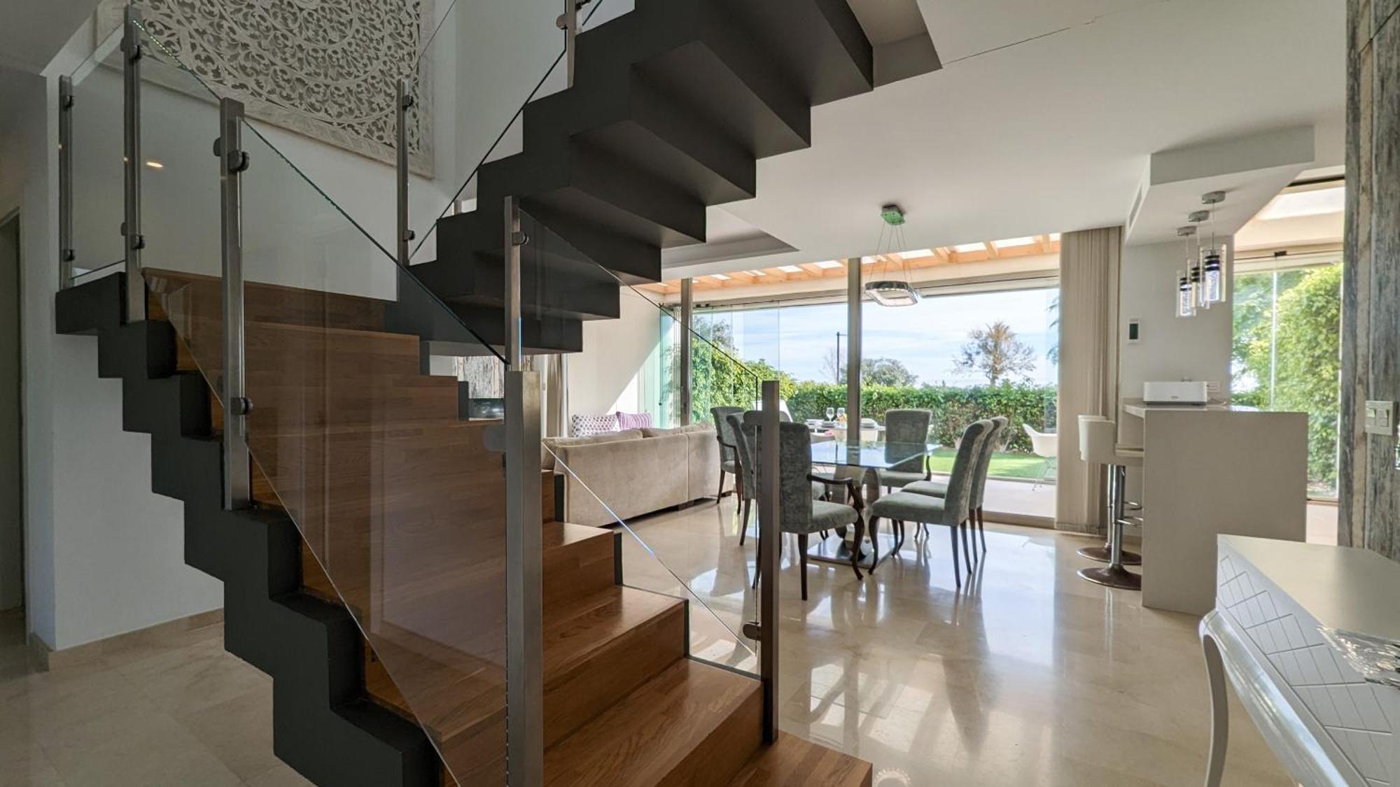 Paradise Beachfront Luxury *