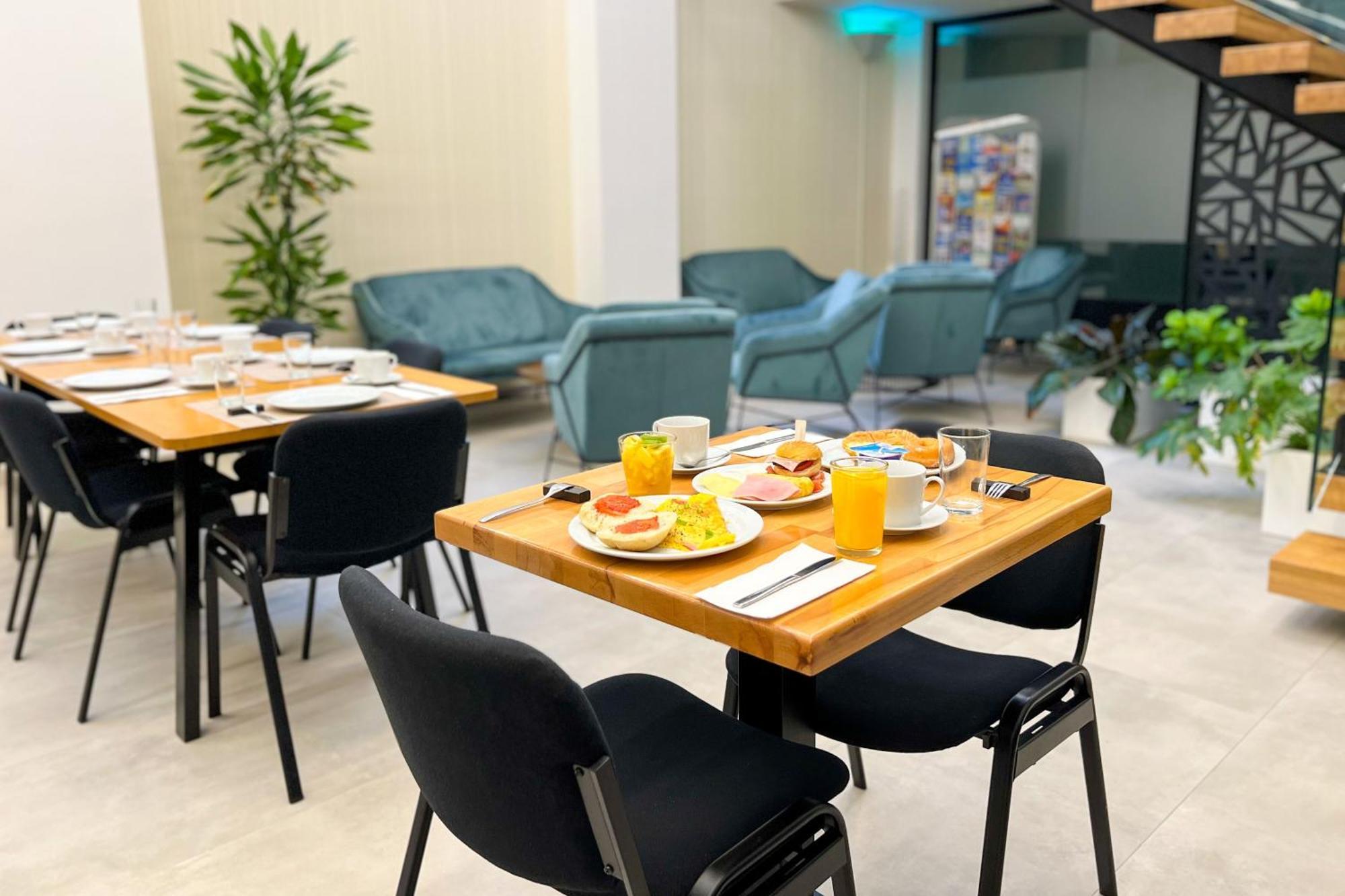 Mg Poniente Hotel