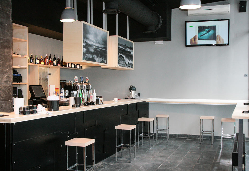 Hostel & Sports Cafe