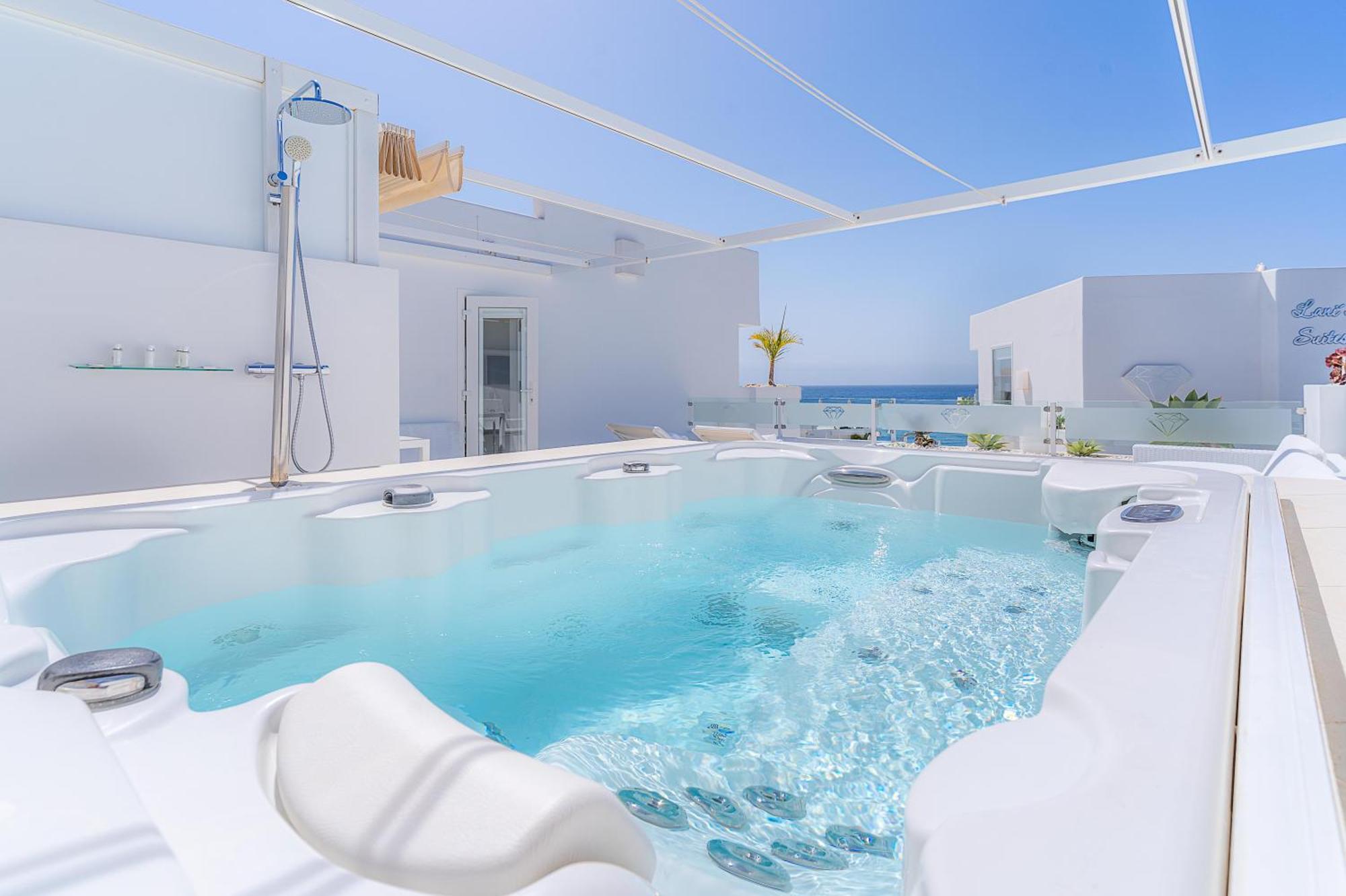 Hotel Lani's De Luxe - Adults Only