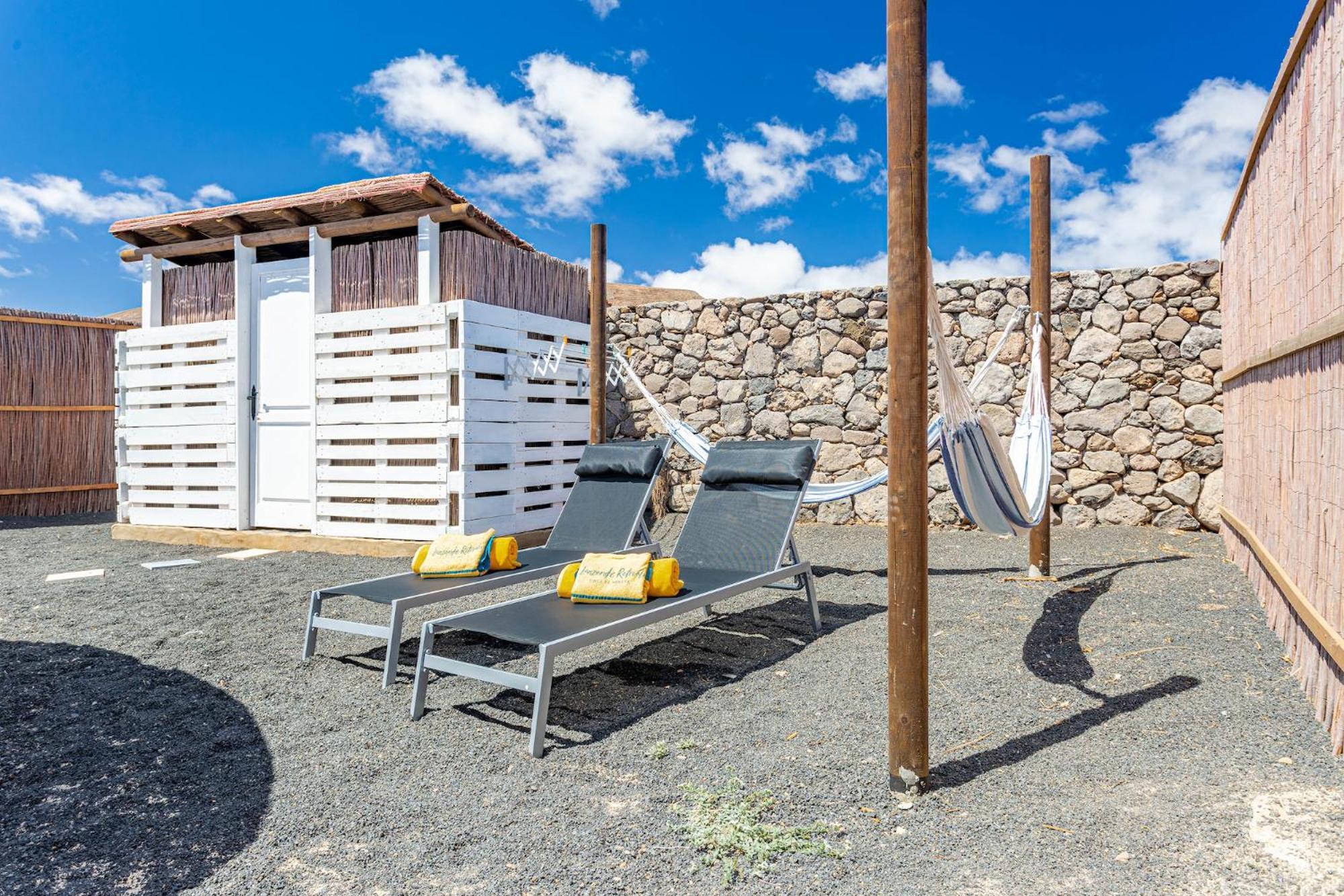 De Arrieta Village - Yurts And Stone - Shared Pool - Walking Distance To Arrieta - Eco Friendly Resort *