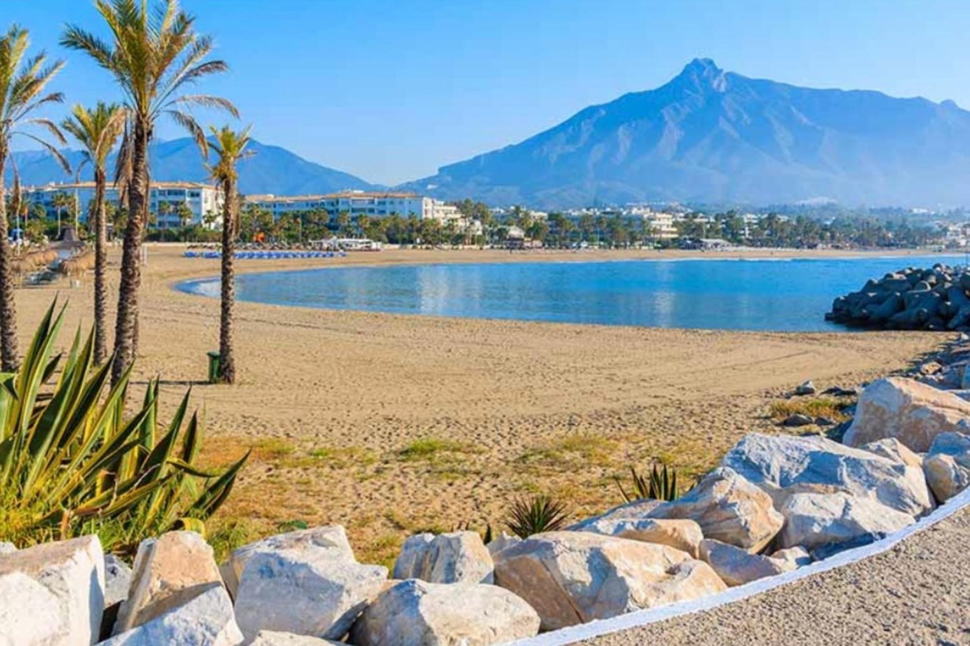 Beachfront - Beachside With Stunning Sea Views Apartment