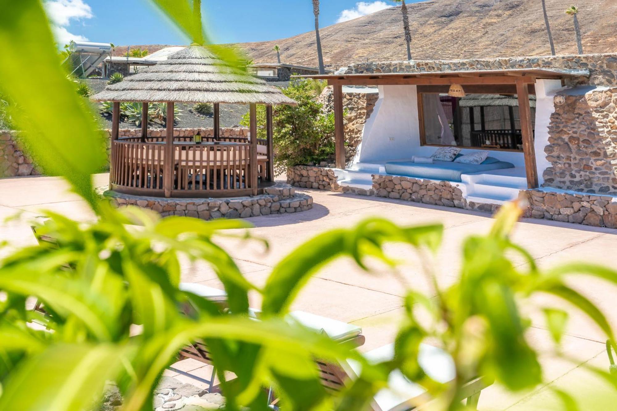 De Arrieta Village - Yurts And Stone - Shared Pool - Walking Distance To Arrieta - Eco Friendly Tabayesco