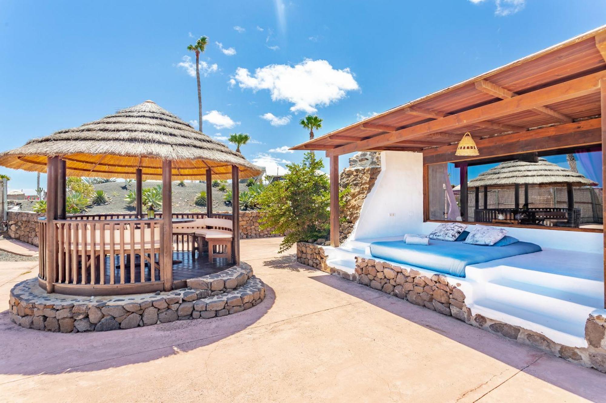 Resort De Arrieta Village - Yurts And Stone - Shared Pool - Walking Distance To Arrieta - Eco Friendly