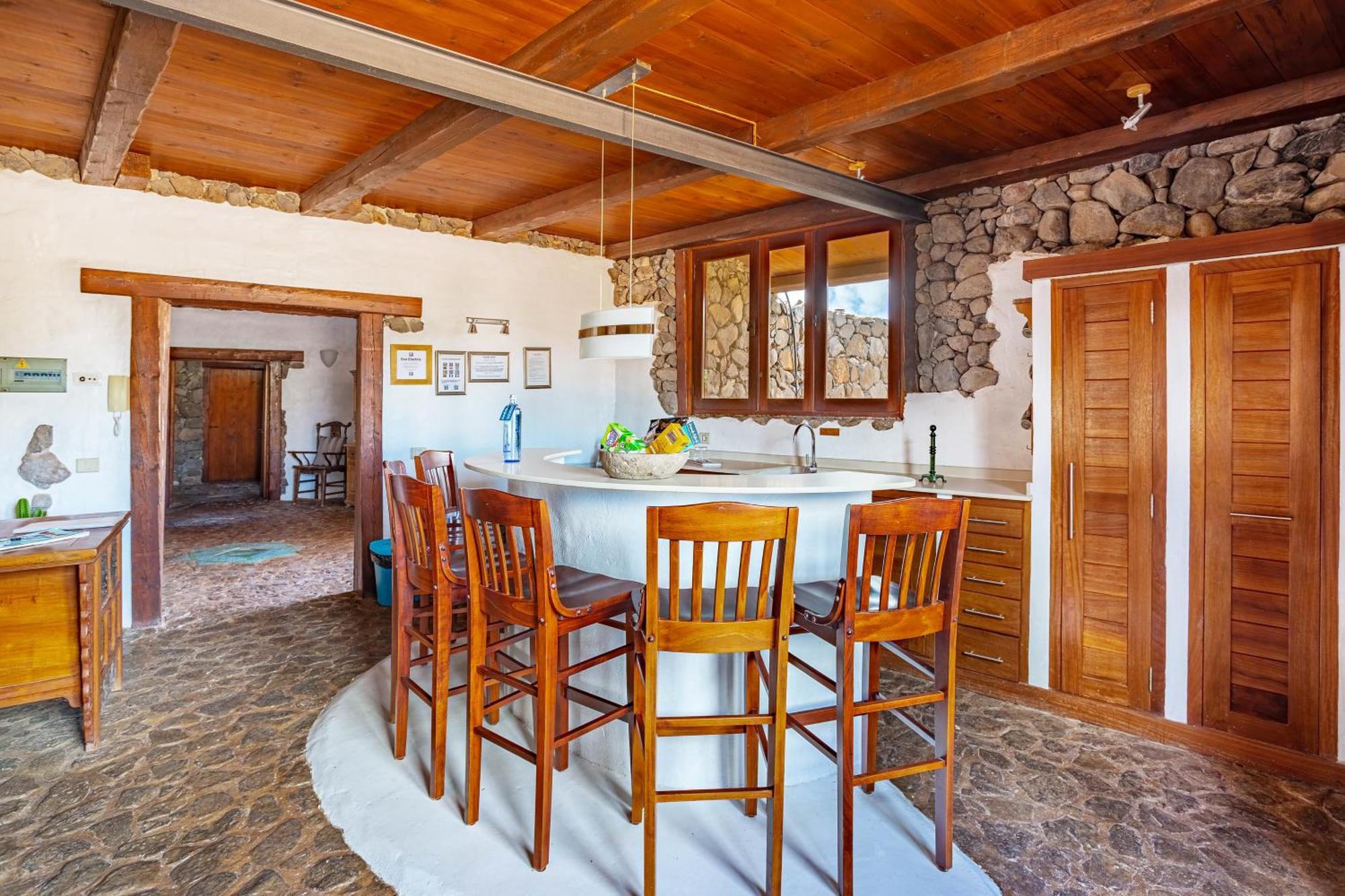 De Arrieta Village - Yurts And Stone - Shared Pool - Walking Distance To Arrieta - Eco Friendly Resort