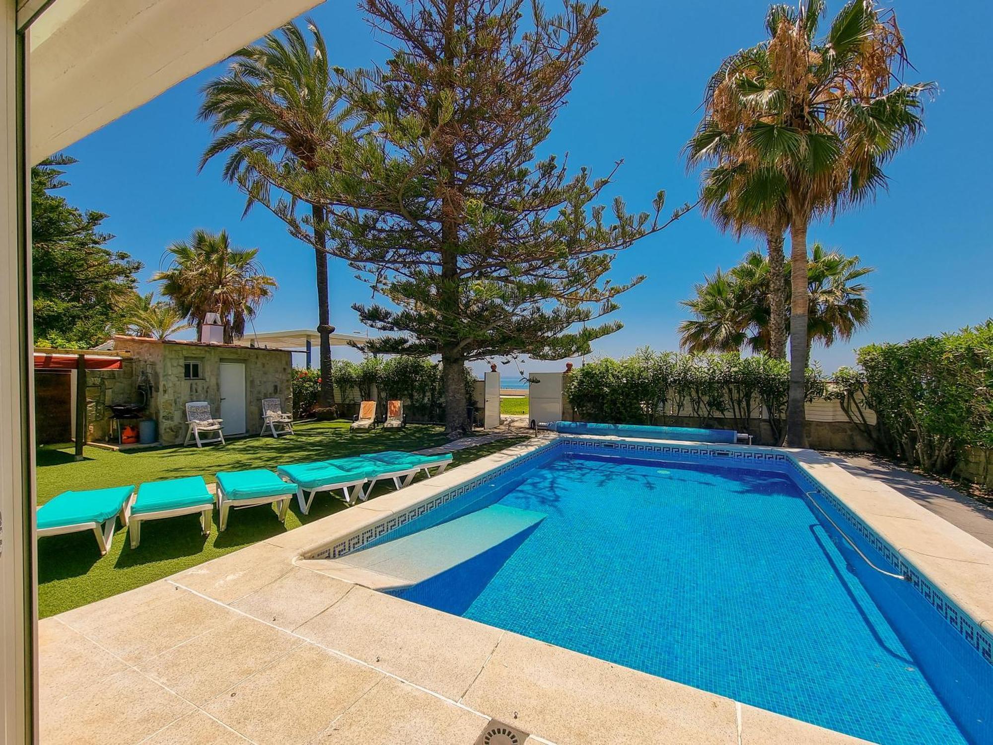 Beachfront Costa Villa *