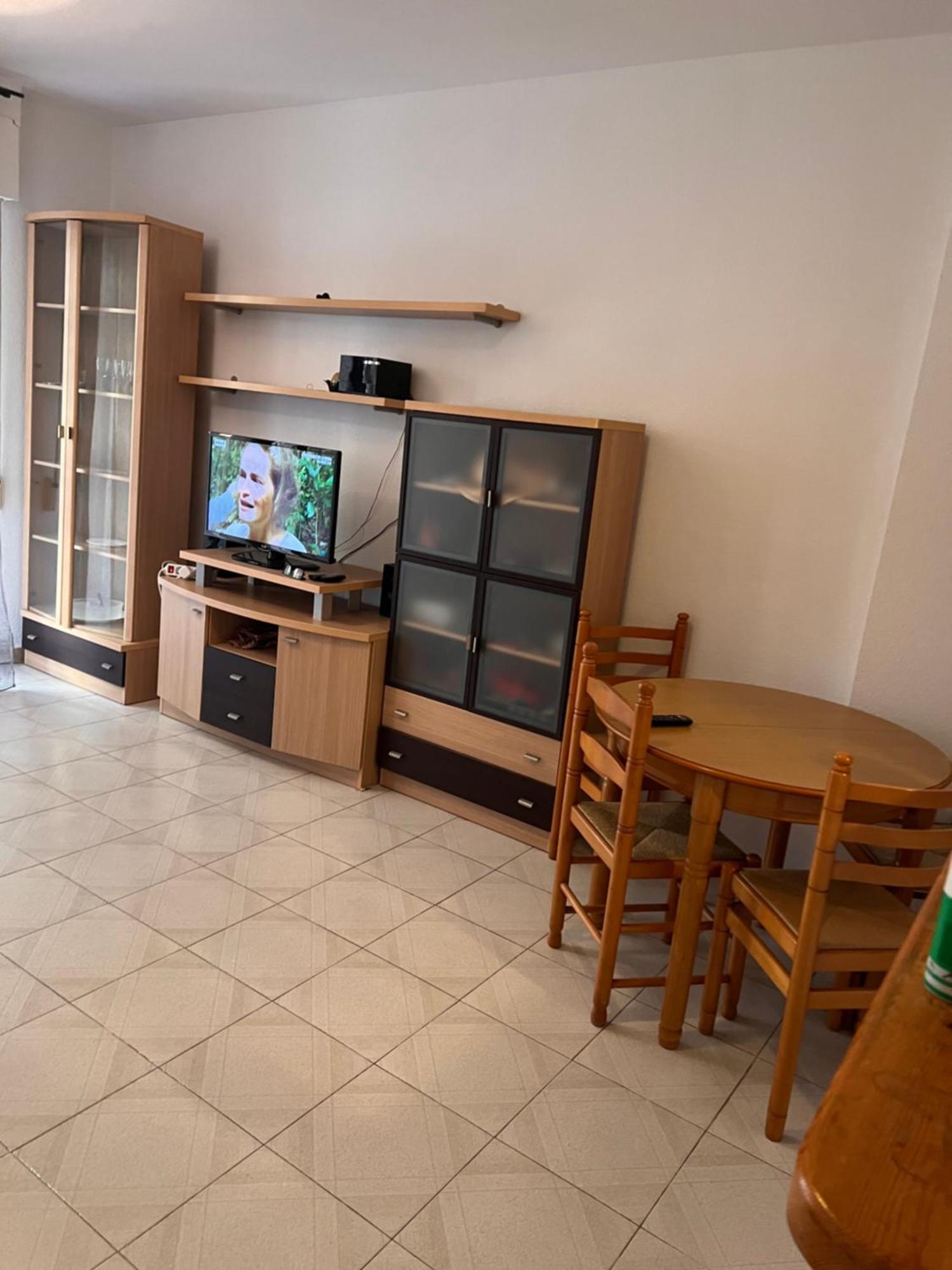 Big One Bedroom Next To Beach.
