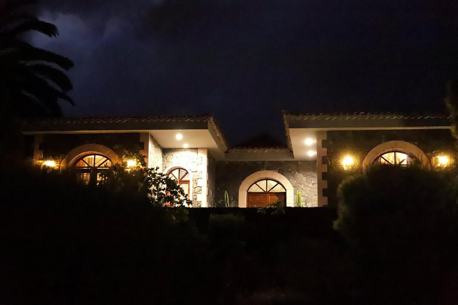 Luxury In Nature With Swimming Pool Luxus-finca In Der Mit Pool, De Lujo En La Naturaleza Con Piscina * El Retamar
