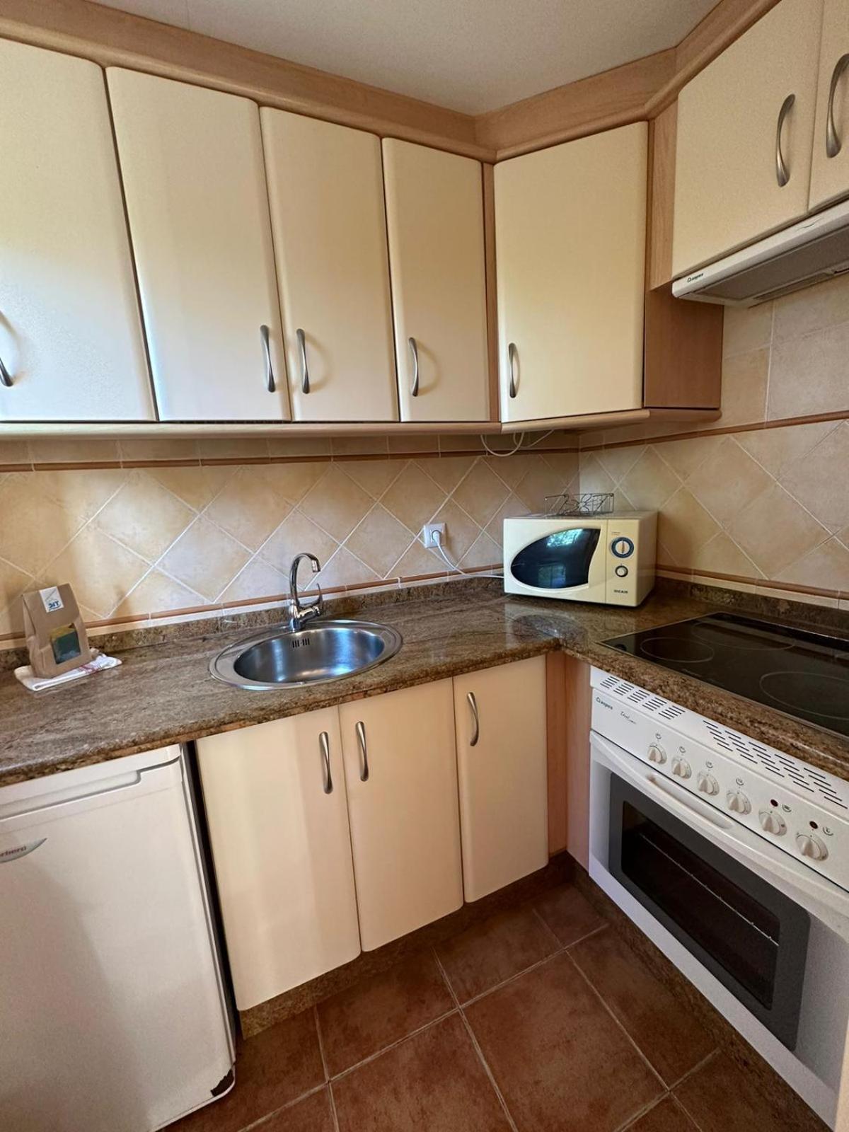 Bonito En Primera Línea De Playa Apartamento