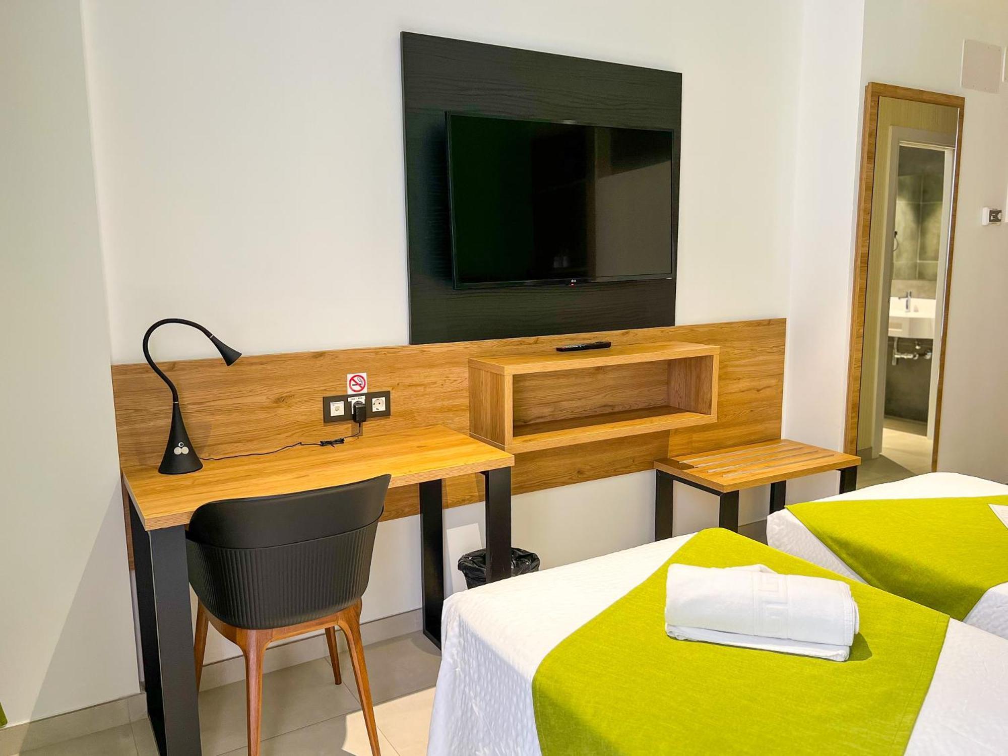 Mg Poniente Hotel