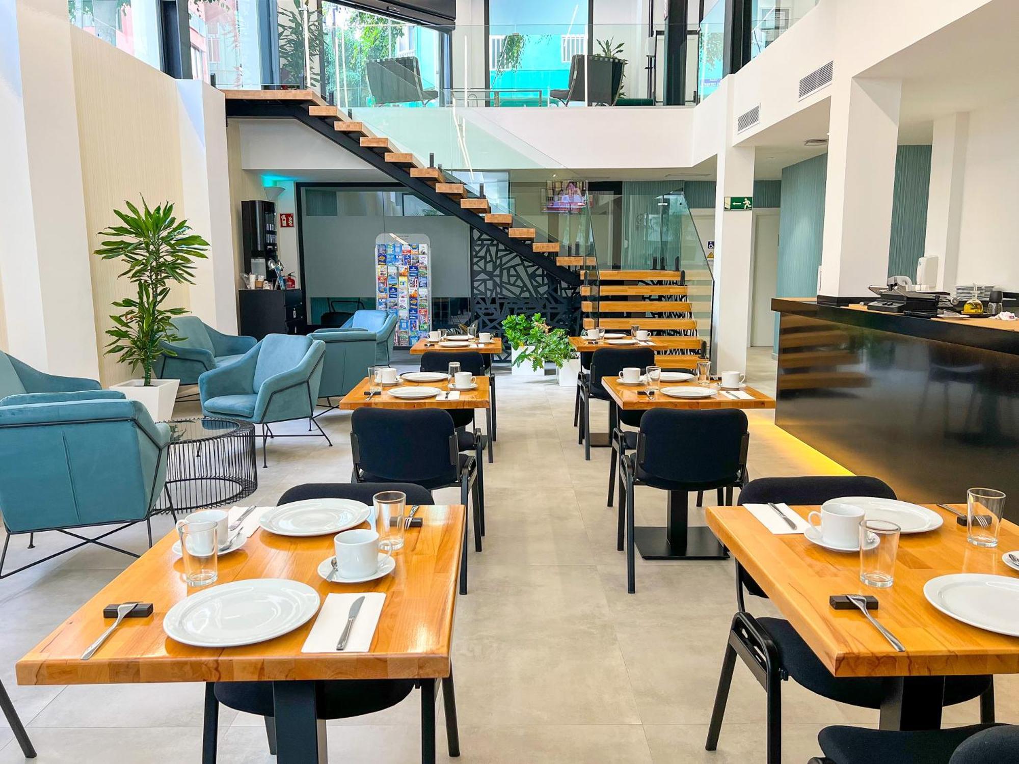 Hotel Mg Poniente