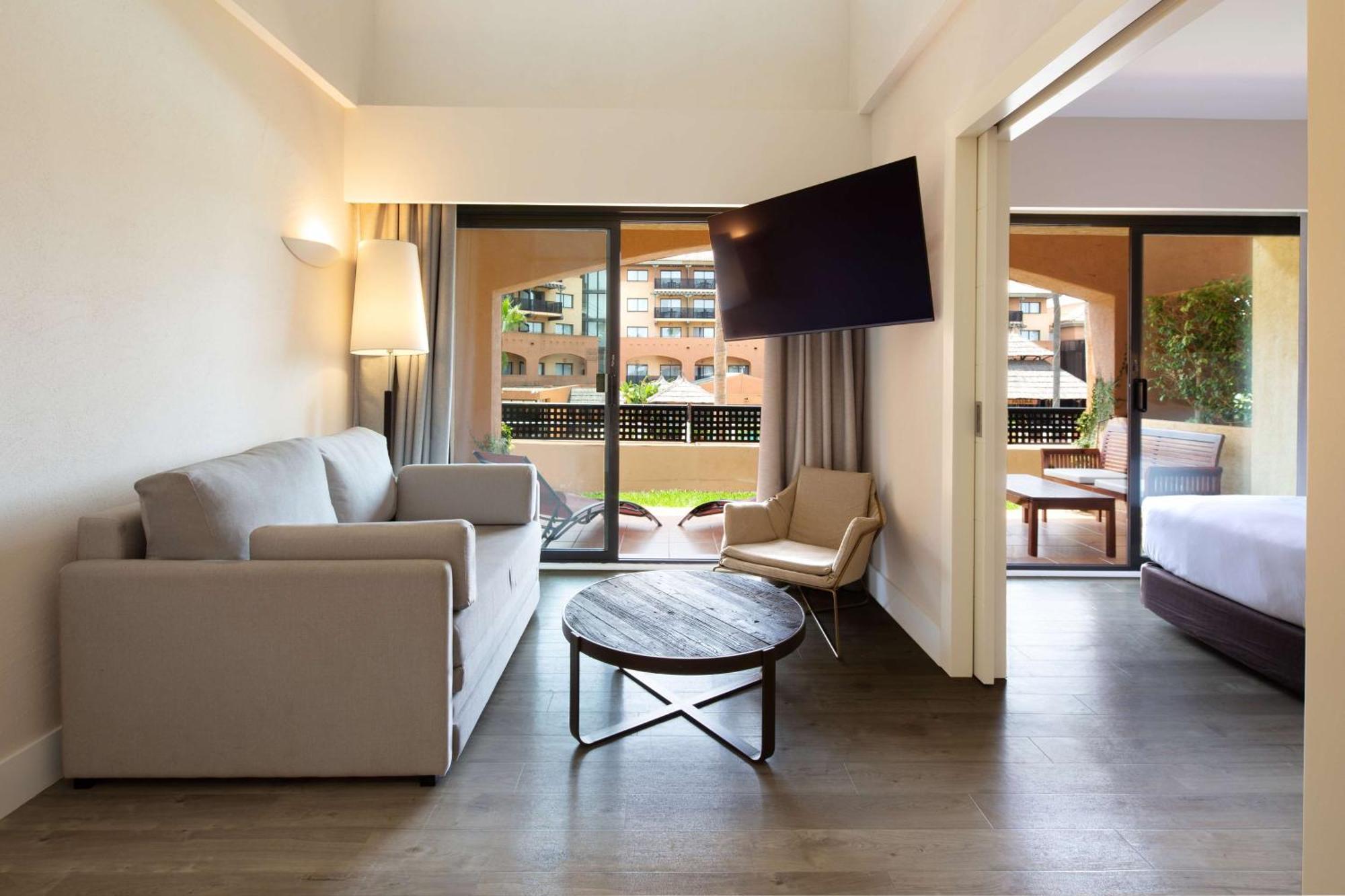 Doubletree By Hilton Golf Hotel 4*