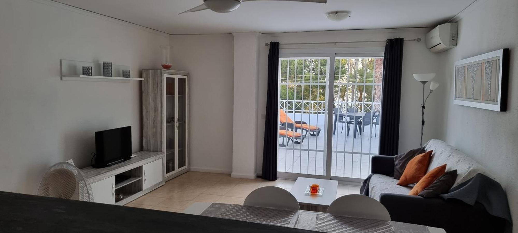 Immaculate And Modern 1 Bedroomed *