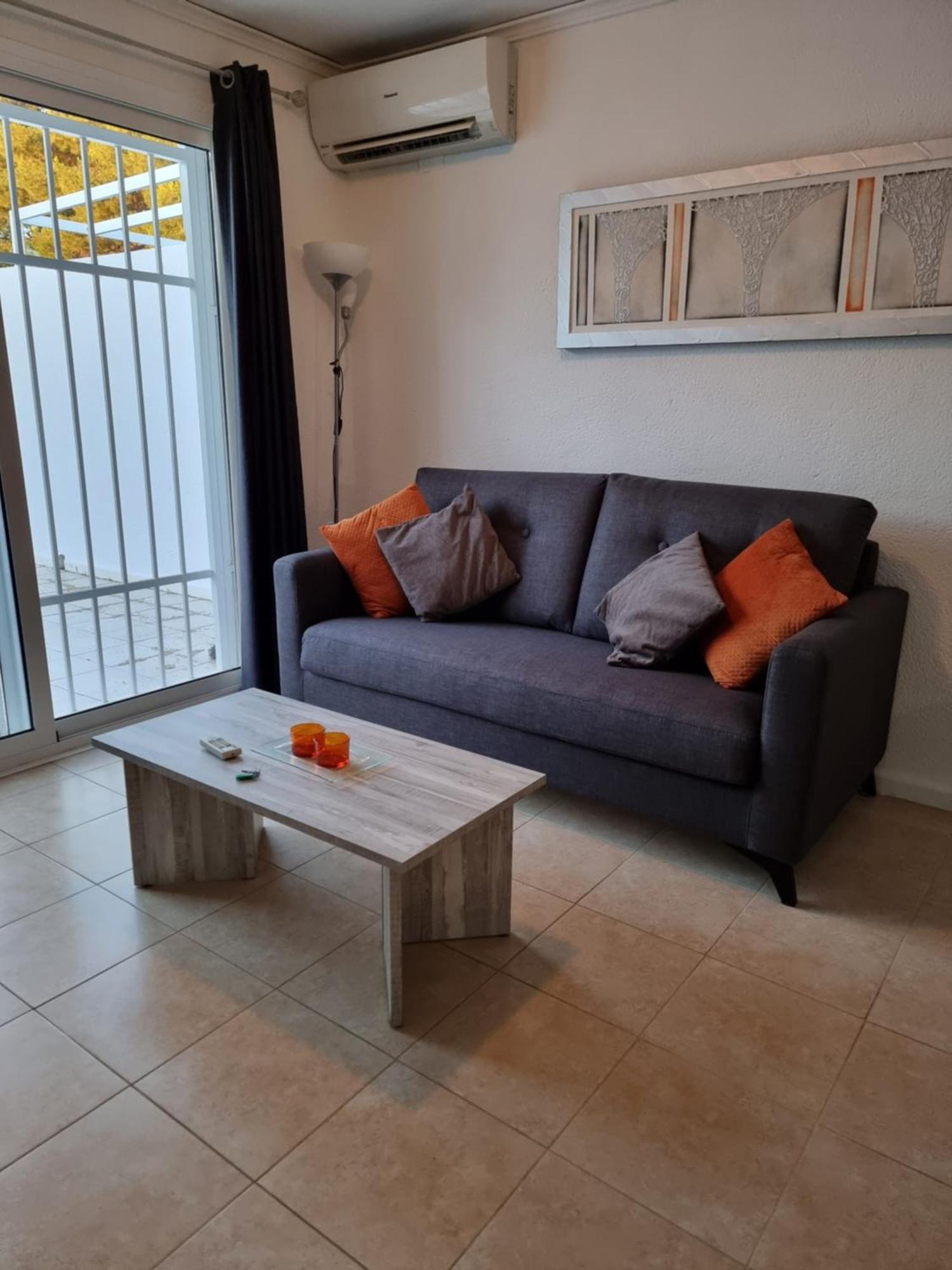 Apartamento Immaculate And Modern 1 Bedroomed