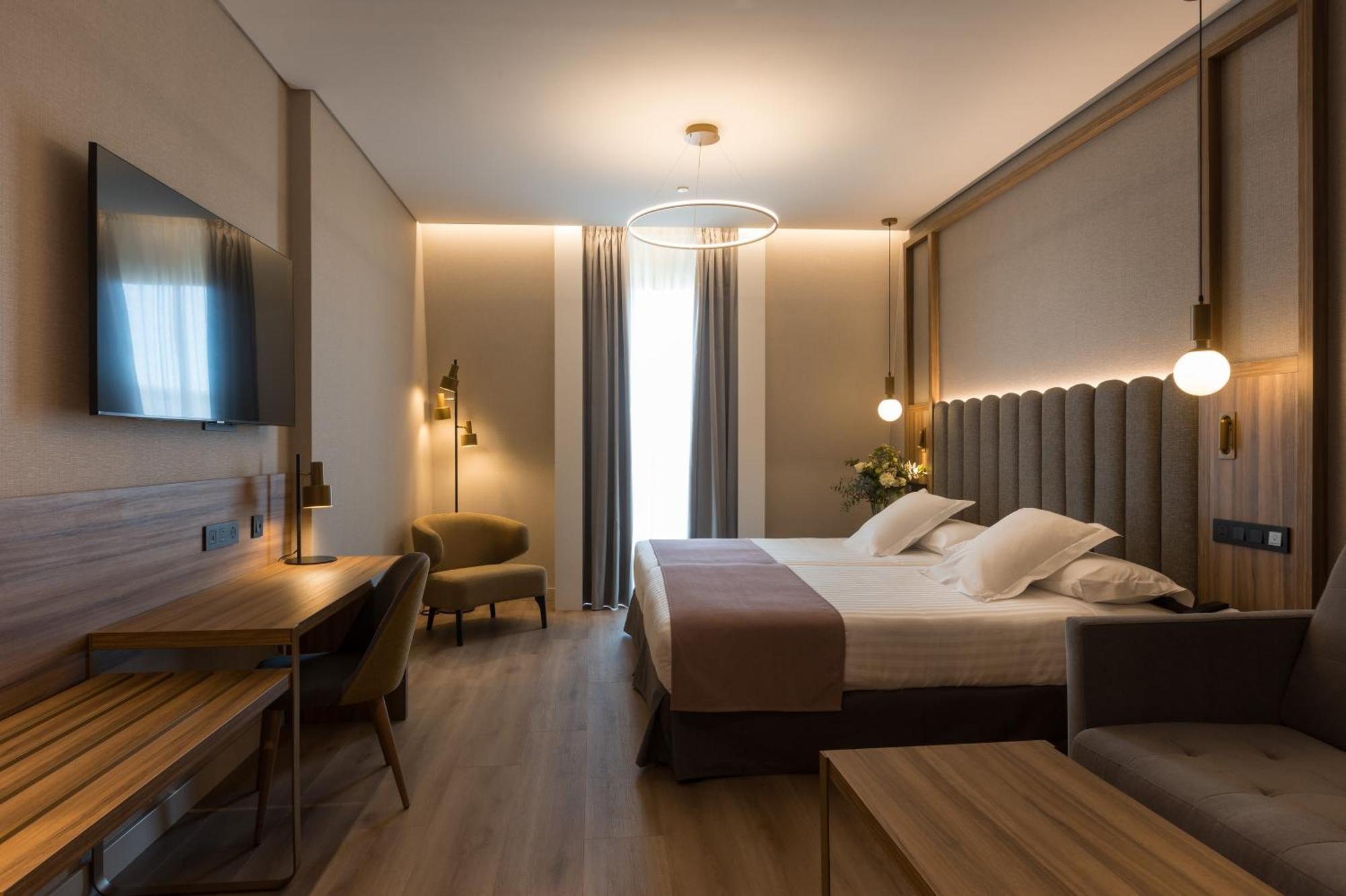 Giralda Center Hotel 4*