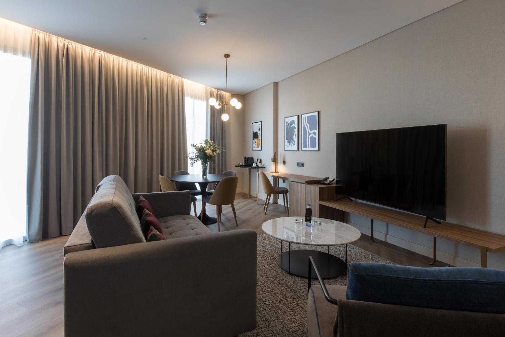 Hotel Giralda Center